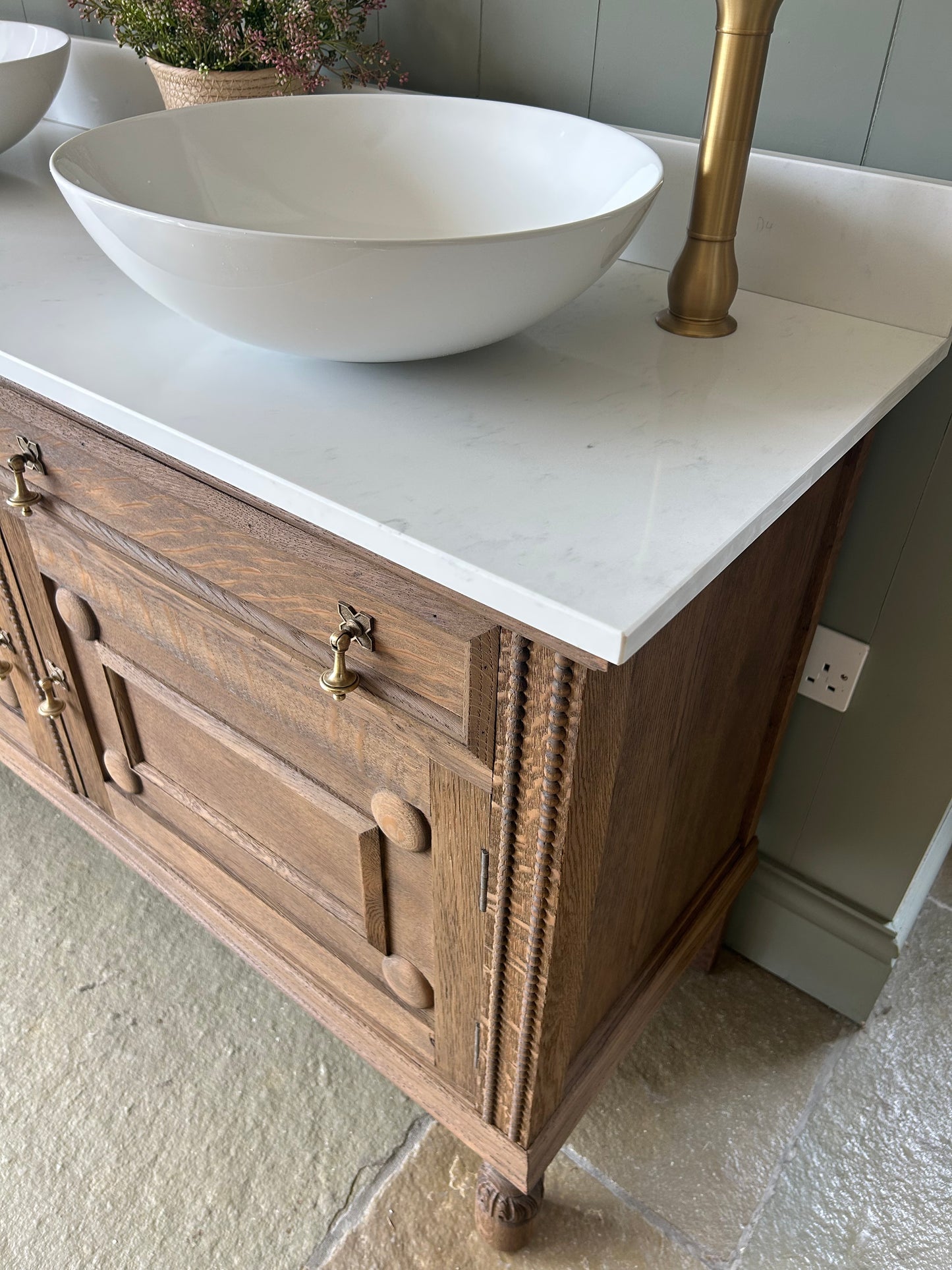 Vintage Double Vanity Sink, Quartz top, Upstand and two countertop basins. (139cm wide)
