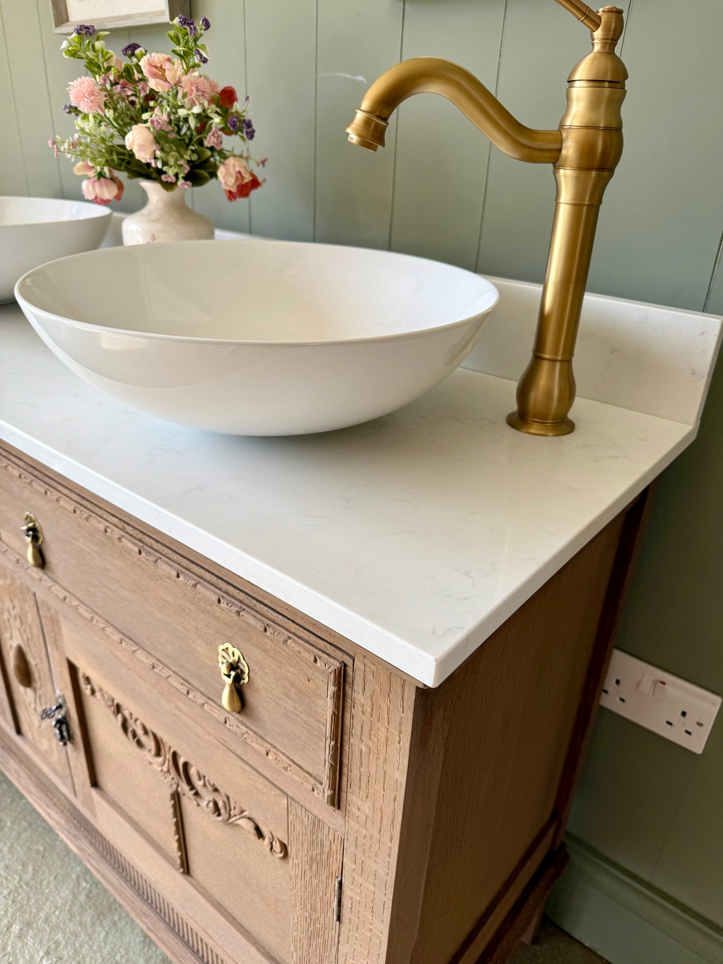 Pretty Solid Oak Vintage Double Vanity Sink, Carrara Quartz top, Upstand and two basins (124cm wide)