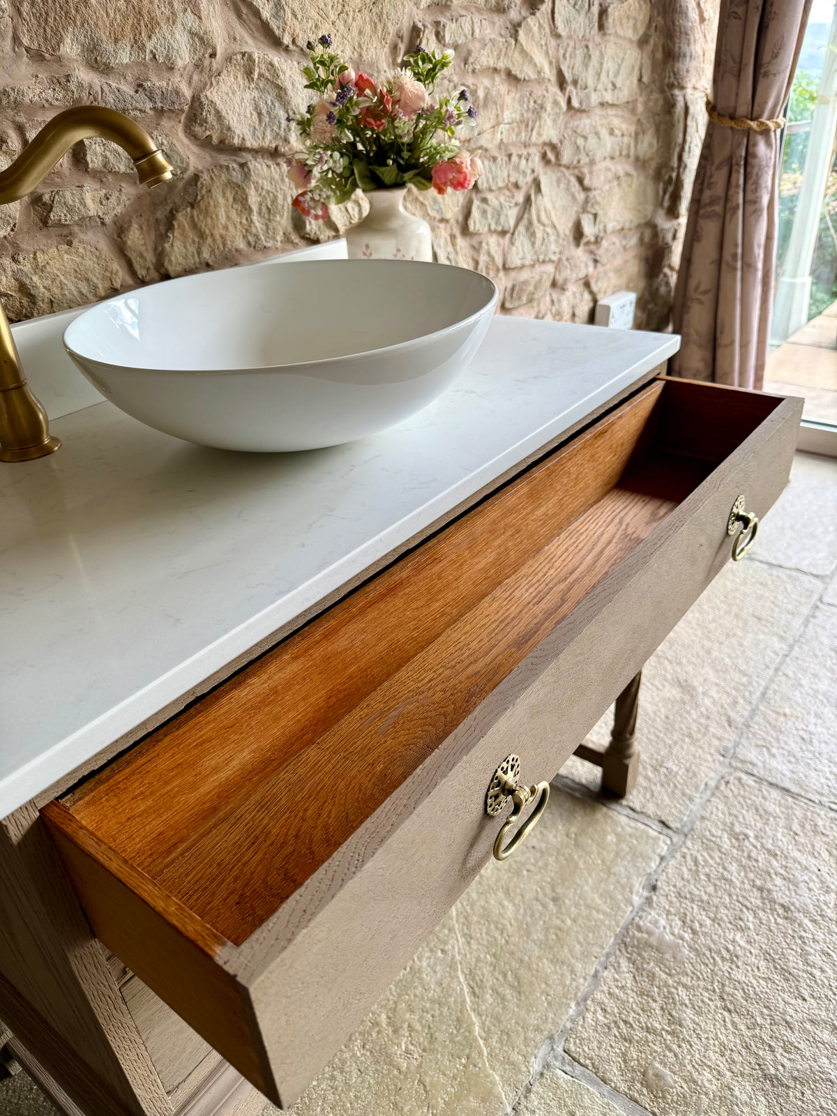 Single Vintage Oak Vanity Sink Unit, Quartz top, Upstand and basin. (90cm wide)
