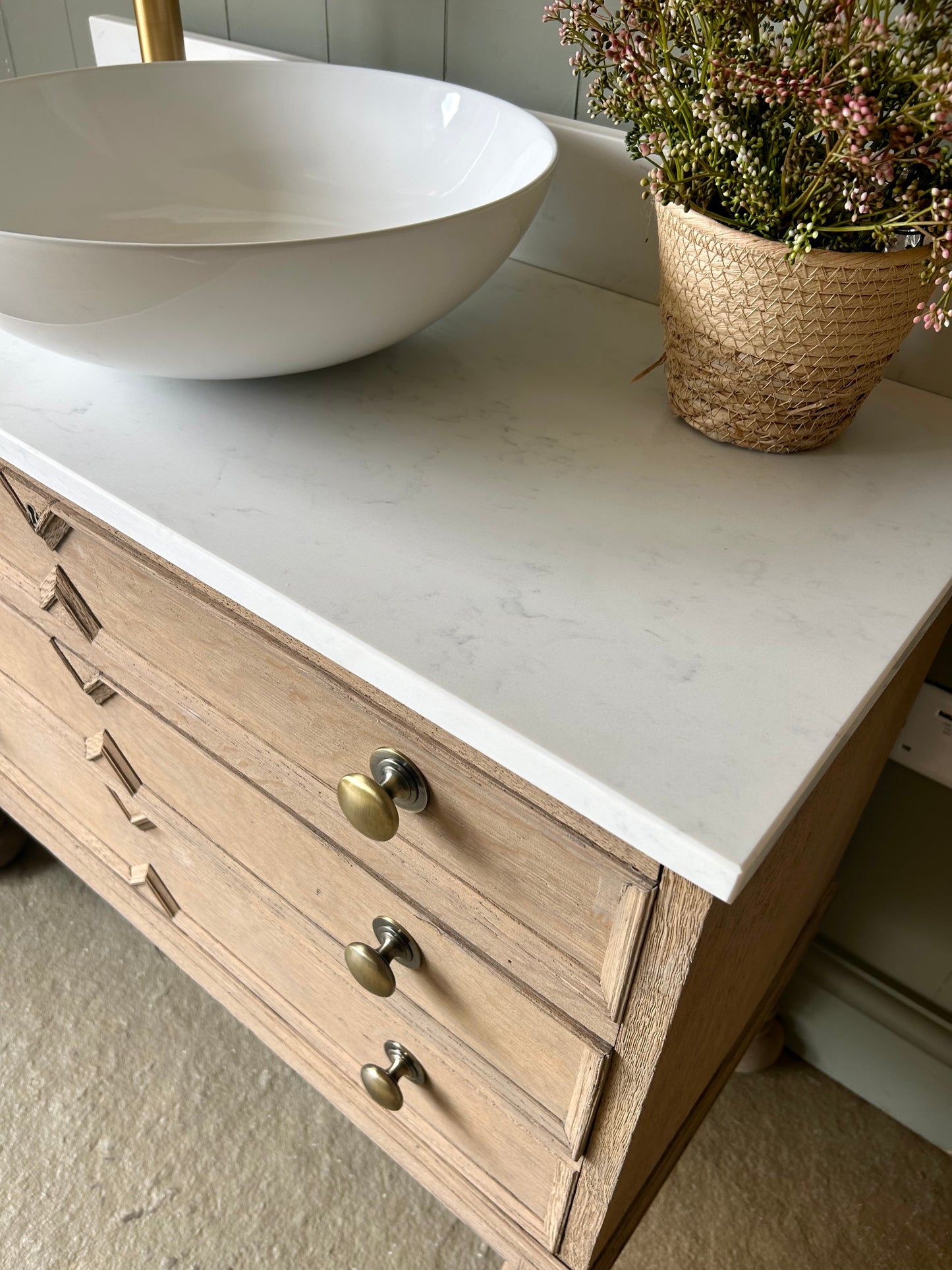 Single Vanity, quartz/marble top, Upstand and counter top basin (92cm wide)