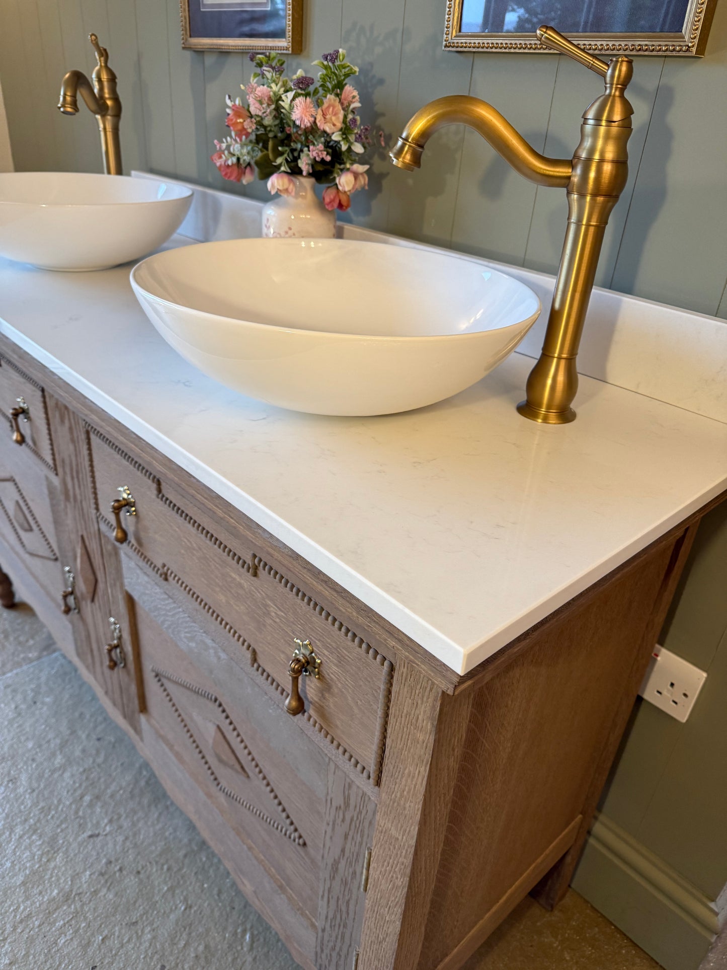 Double Vintage Vanity Sink, Quartz top, Upstand and two basins. (139cm wide)