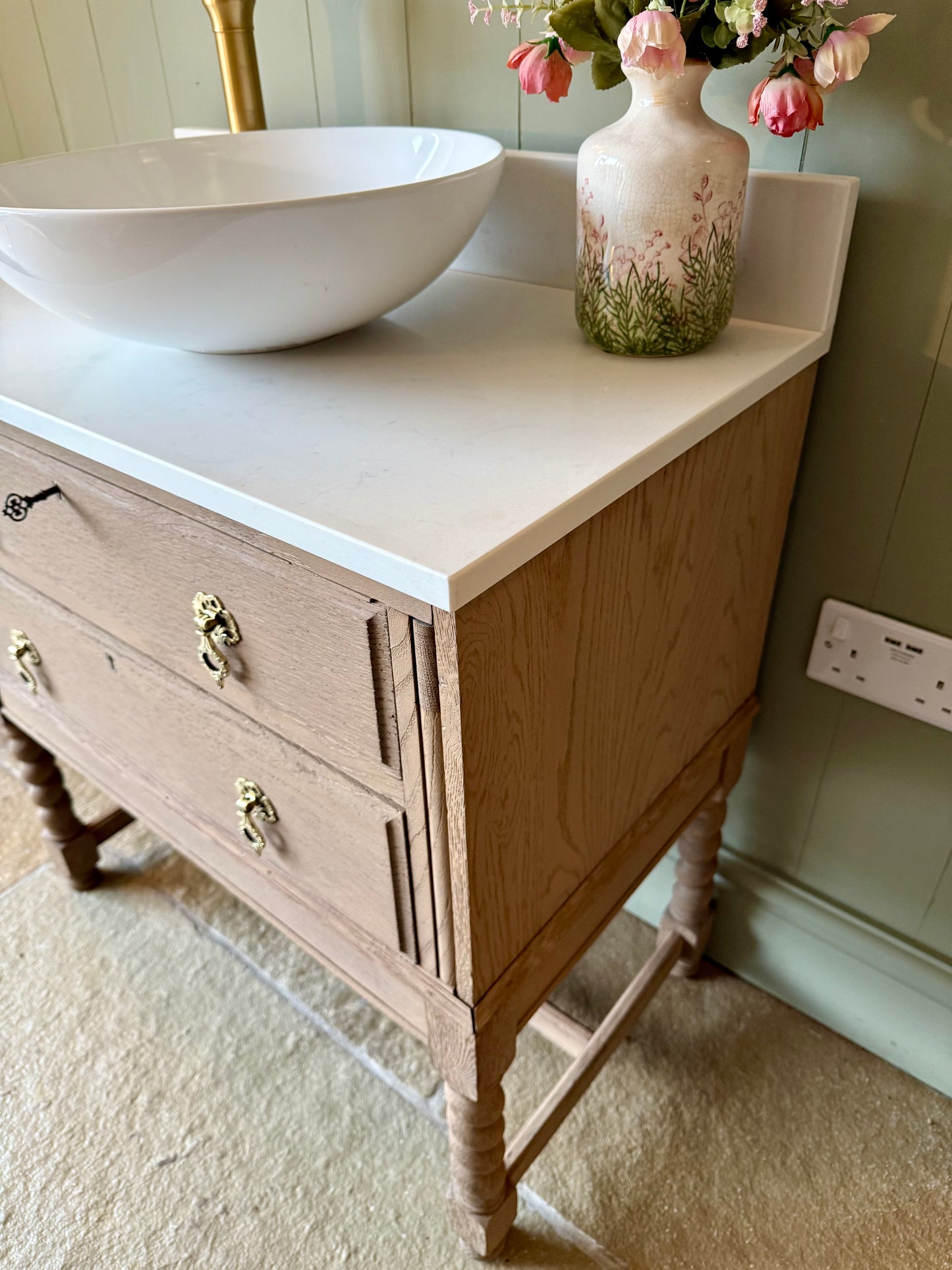 Beautiful Vintage Solid Oak Vanity Sink Unit, Quartz top, Upstand and basin. (75 cm wide)