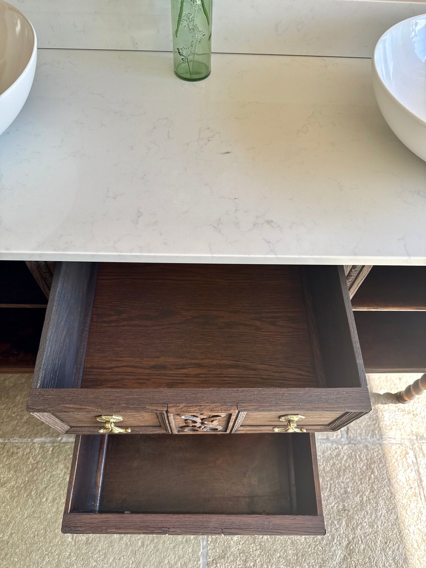Beautiful Vintage Double Vanity Sink Unit, Quartz Top, Upstand and two basins. (139cm wide)