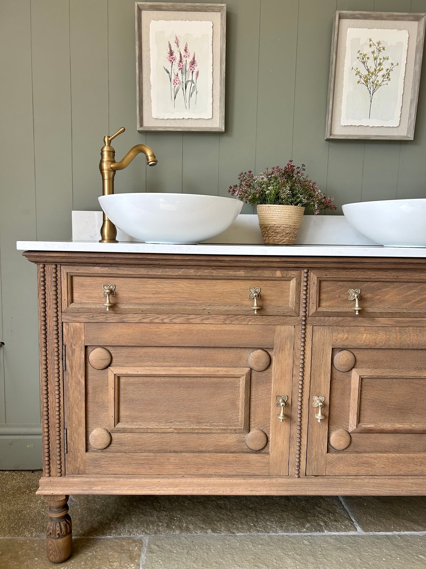 Vintage Double Vanity Sink, Quartz top, Upstand and two countertop basins. (139cm wide)