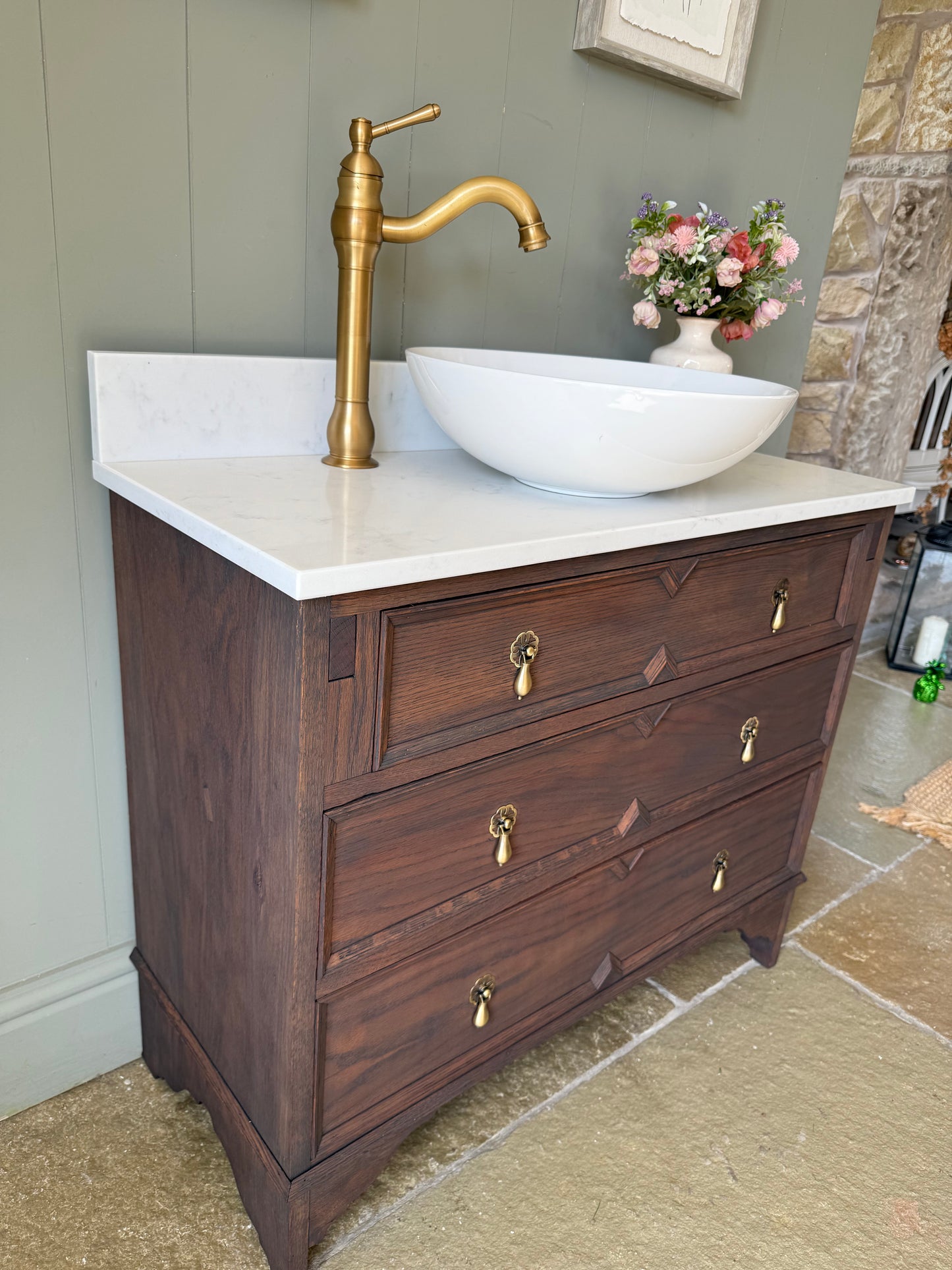 Vintage Single Vanity Sink, Quartz top, Upstand and basin. (89cm wide)