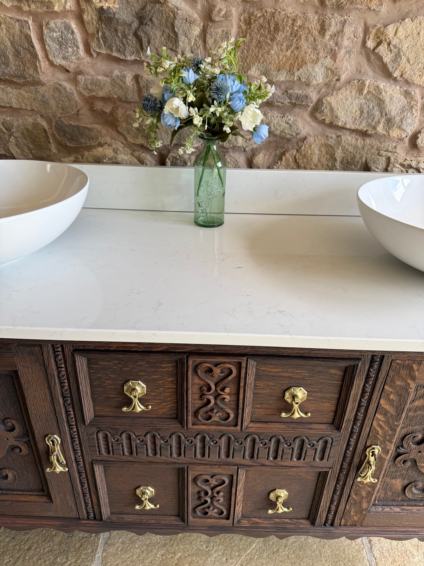 Beautiful Vintage Double Vanity Sink Unit, Quartz Top, Upstand and two basins. (139cm wide)