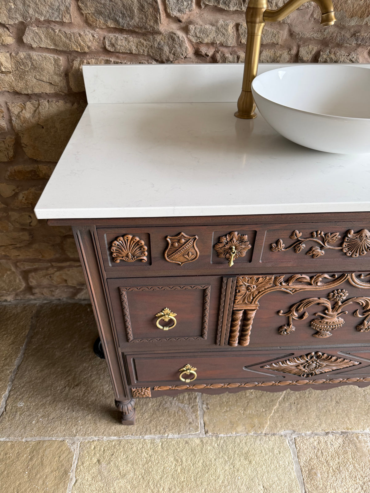 Vintage Vanity Sink Unit, Quartz Top, Upstand and basin. (124cm wide)
