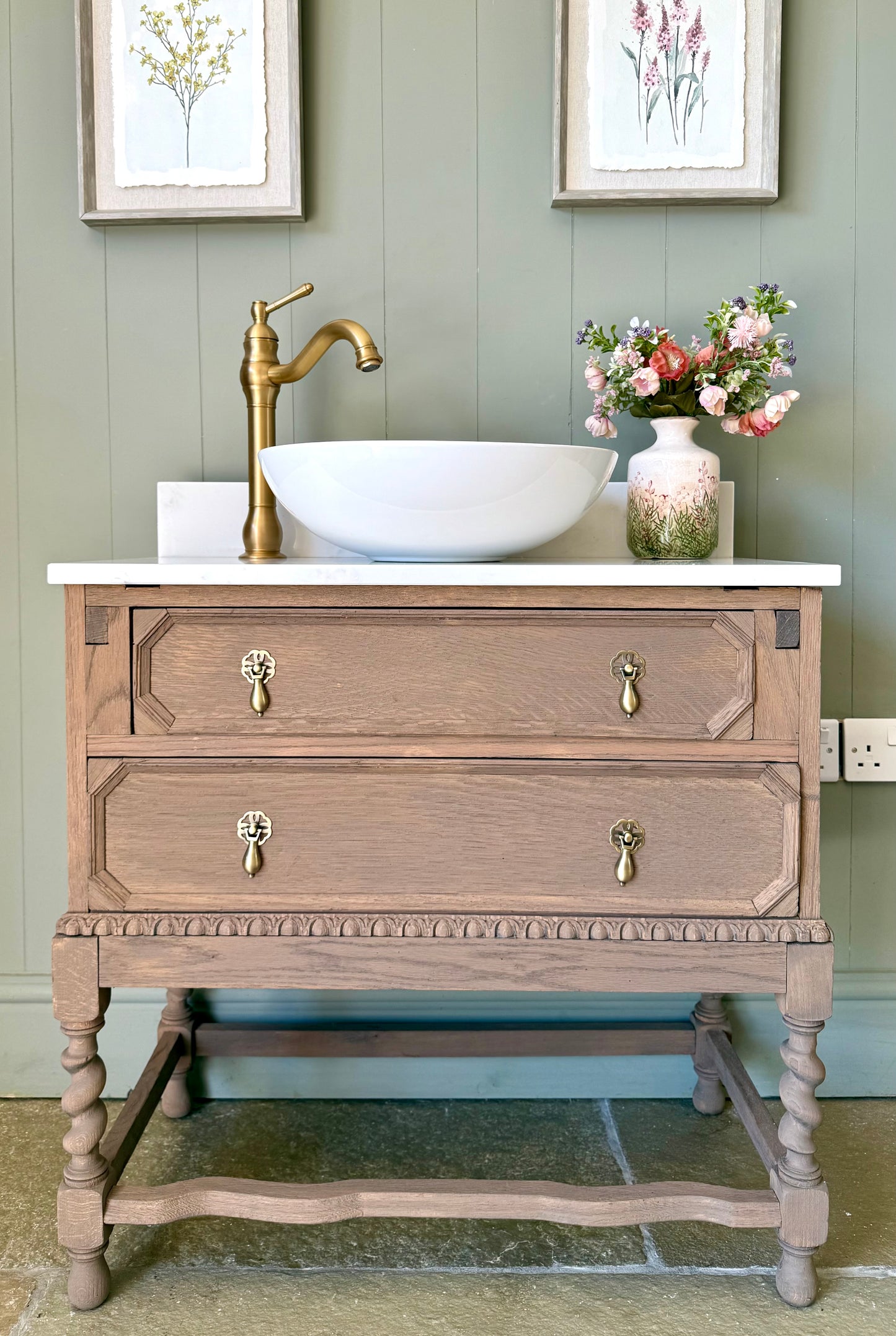 Small Vintage Vanity Sink, Quartz top, Upstand and Basin. (77cm wide)