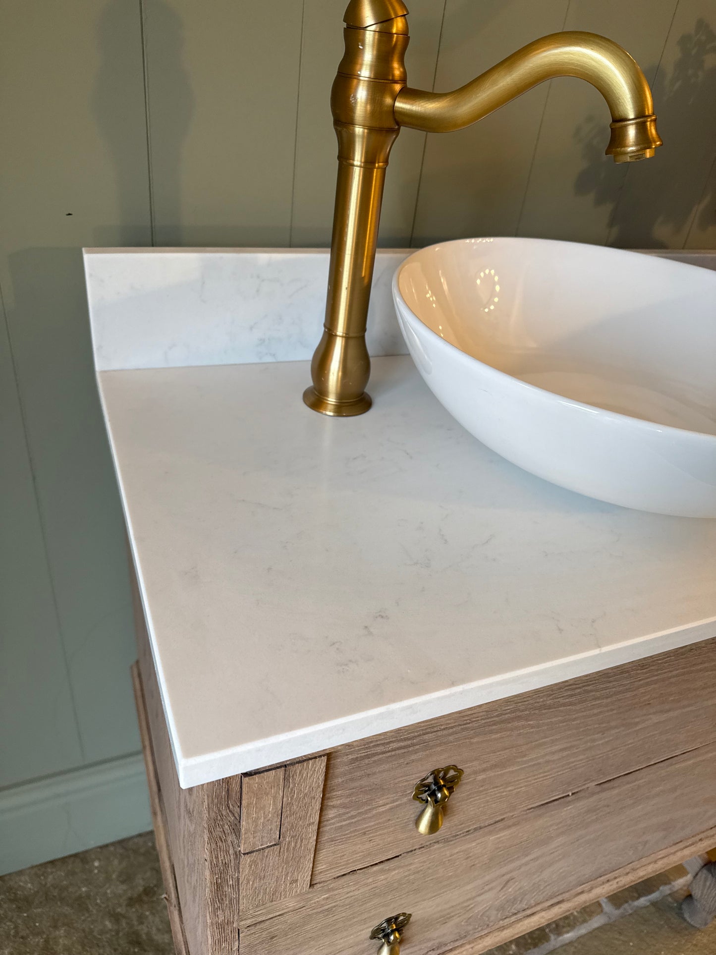 Single Vintage Vanity Unit, Quartz top, Upstand and basin (78cm wide)
