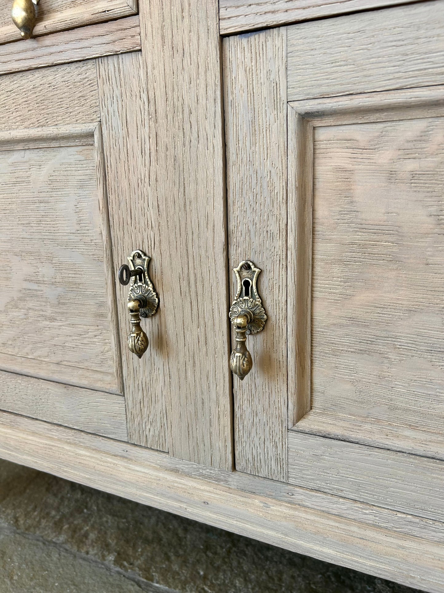 Double Vanity Sink with Quartz top finished in Weathered Oak 124 cm wide.