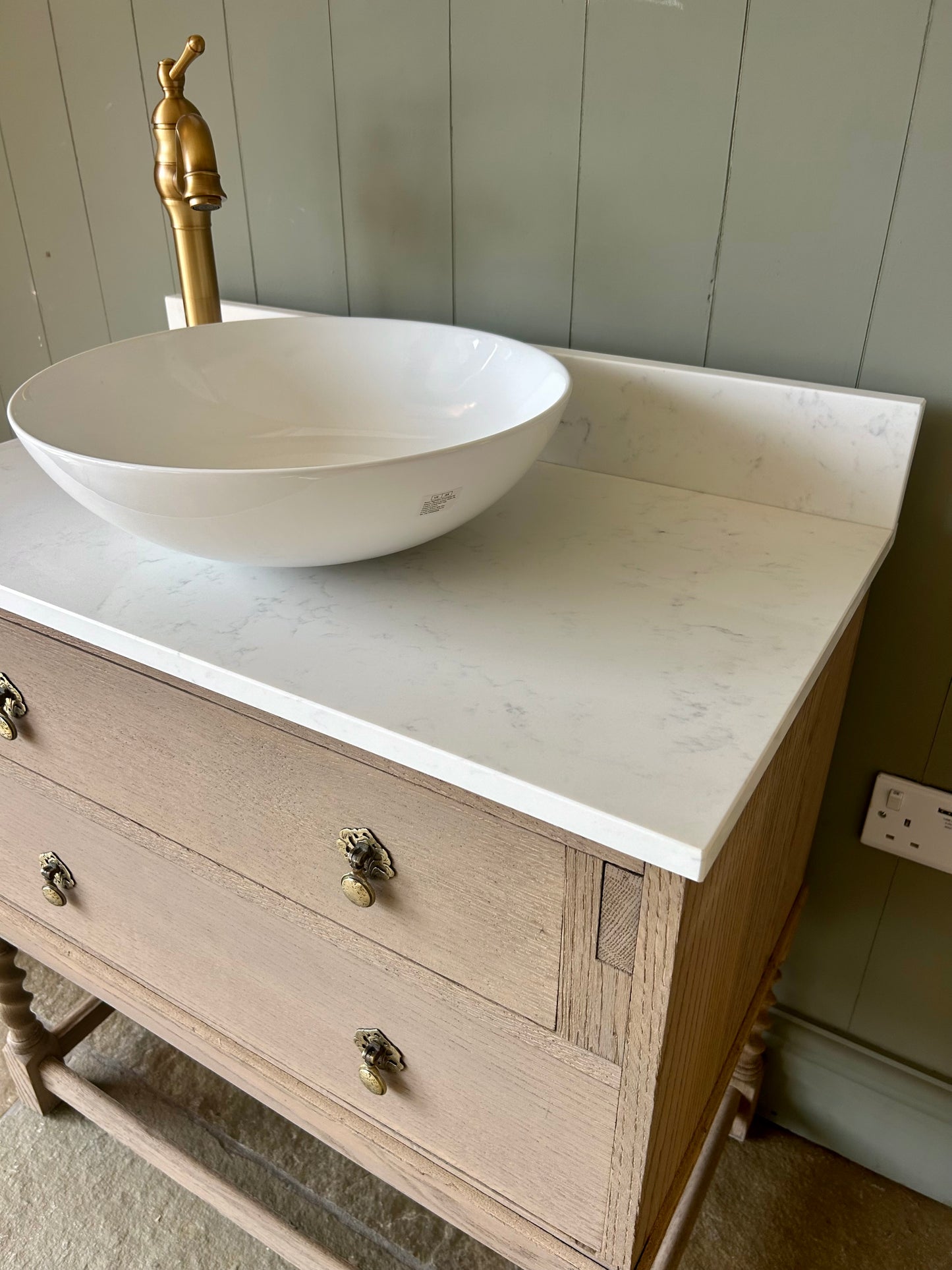 Solid Oak Vanity Sink with Quartz top, Upstand and basin 79cm wide