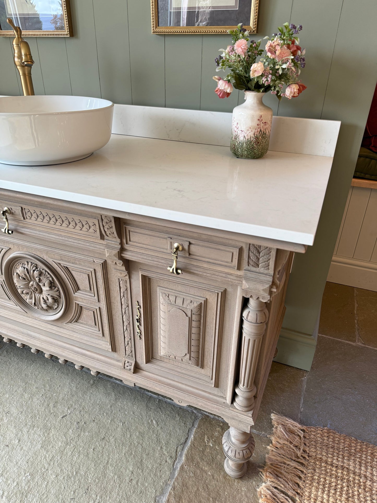 Beautiful Double/single Vanity Sink, antique Solid Oak, Carrara Quartz top, Upstand and basins (152cm)