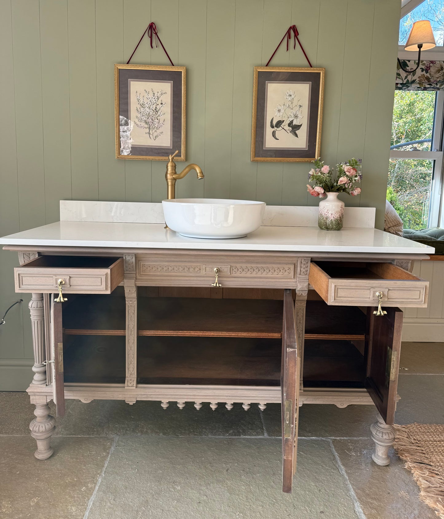 Beautiful Double/single Vanity Sink, antique Solid Oak, Carrara Quartz top, Upstand and basins (152cm)