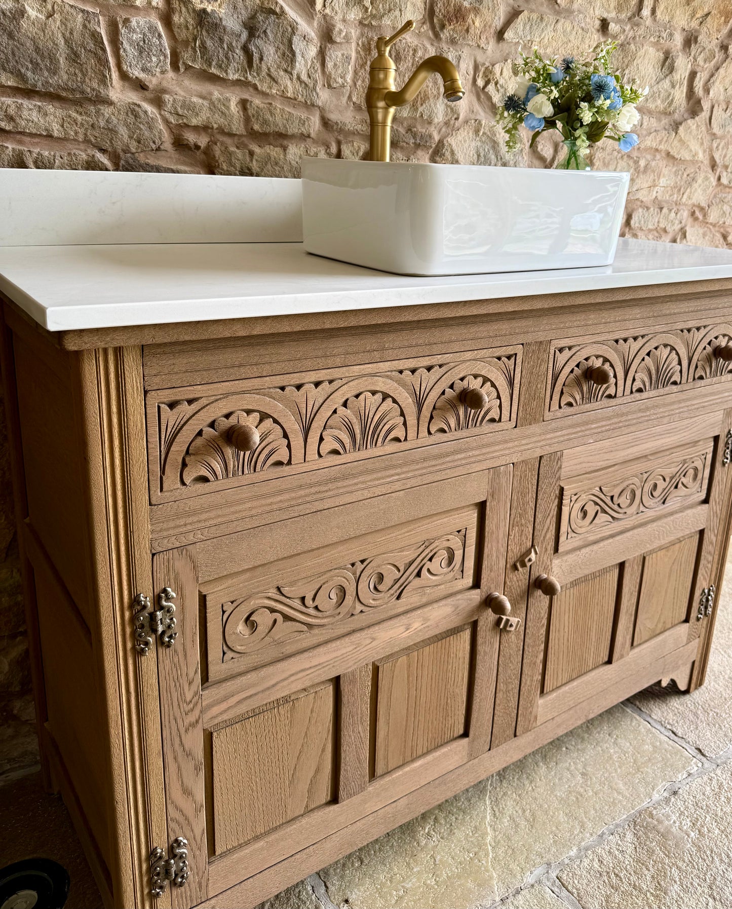 Vintage Vanity Sink Unit, Carrara Quartz Top, Upstand and Basin. (124cm wide)