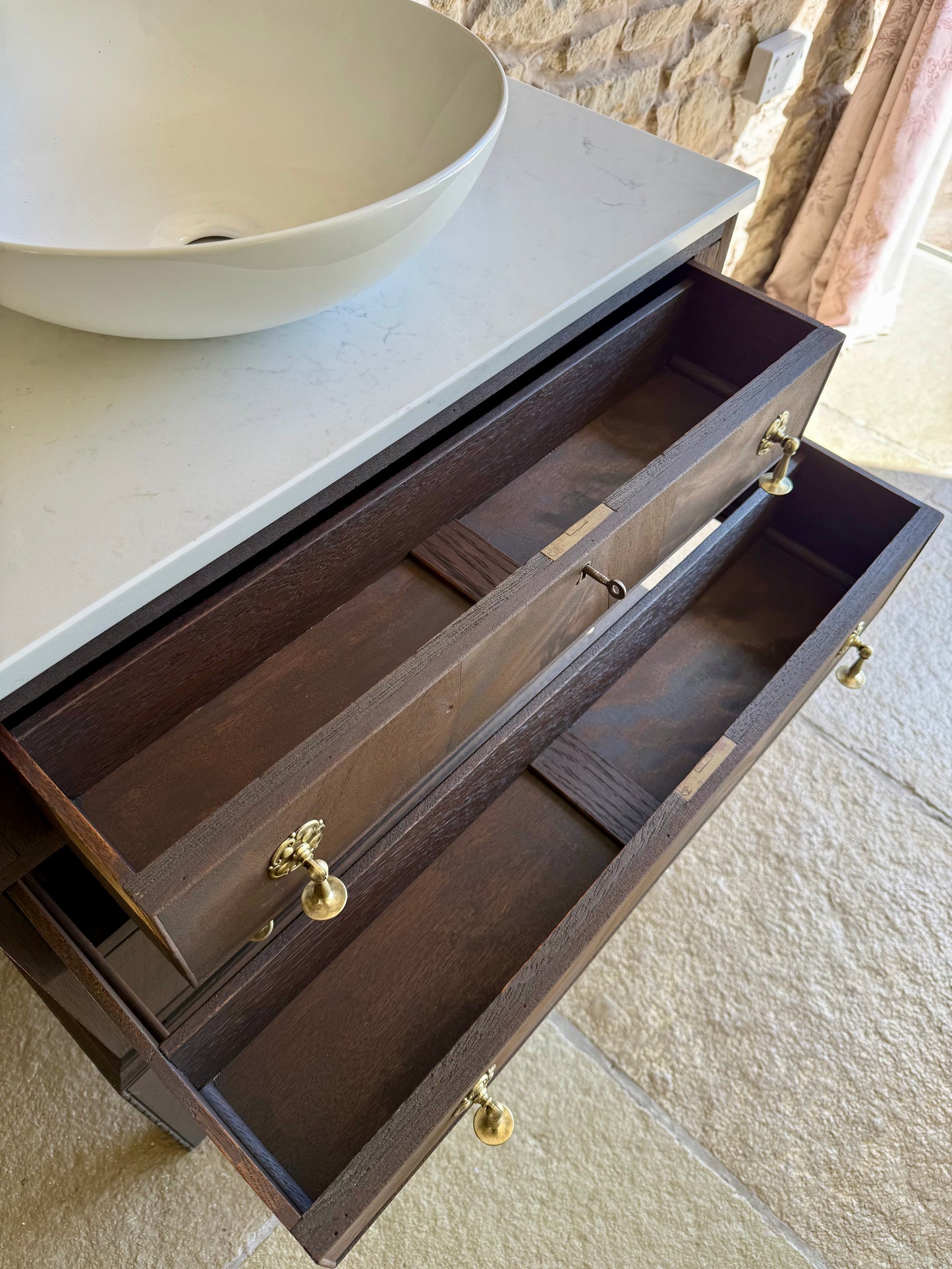 Vintage Single Vanity Sink Unit, Quartz Top, Upstand and Basin (78.5cm wide)