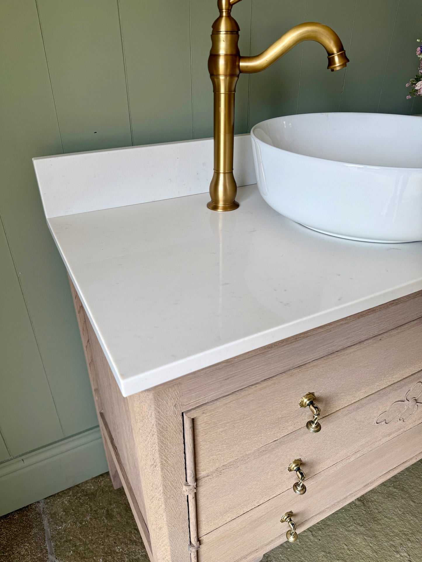 Light Oak Single Vanity Sink,  Quartz top, Upstand and basin (100.5cm wide)