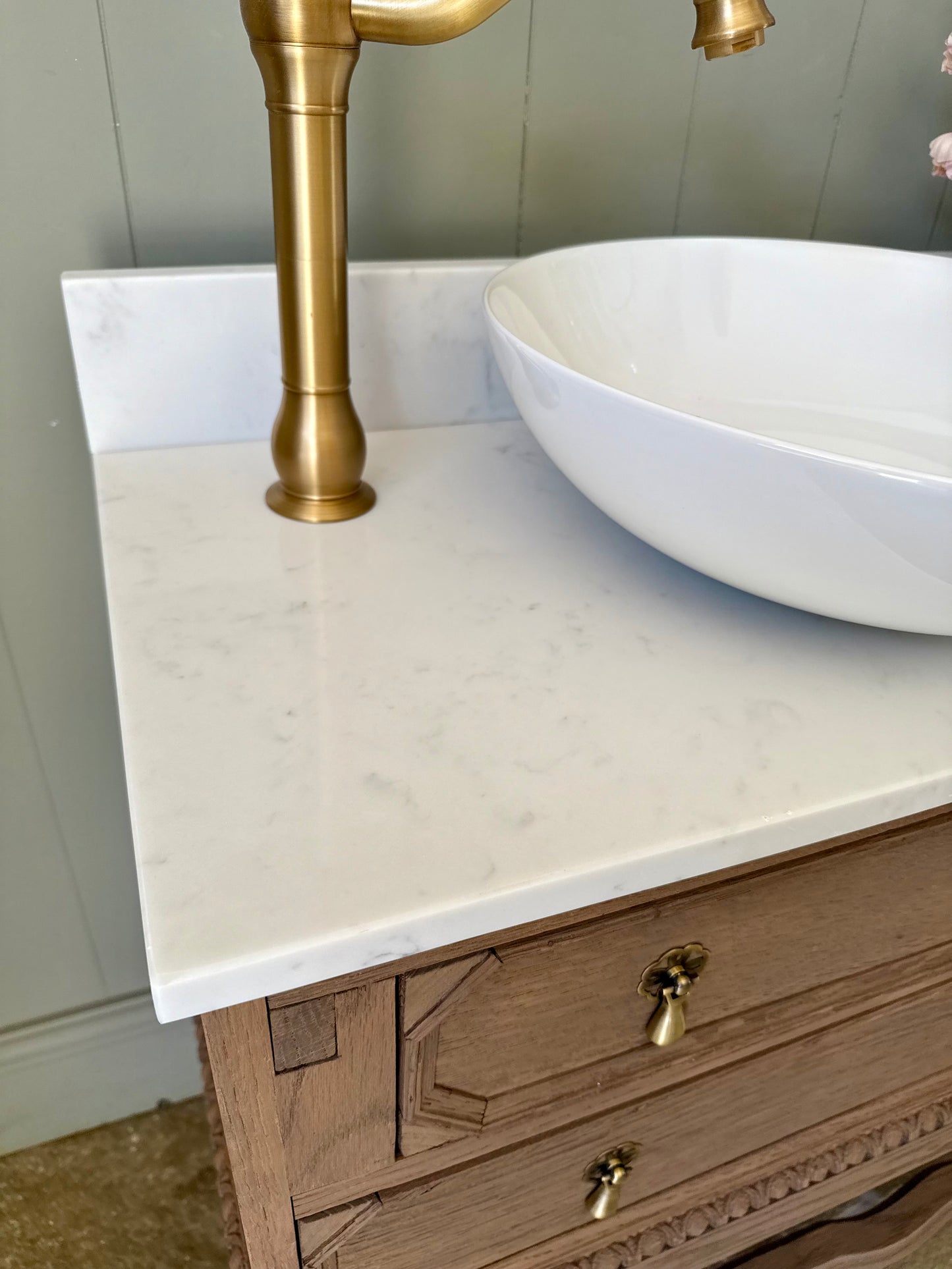 Small Vintage Vanity Sink, Quartz top, Upstand and Basin. (77cm wide)