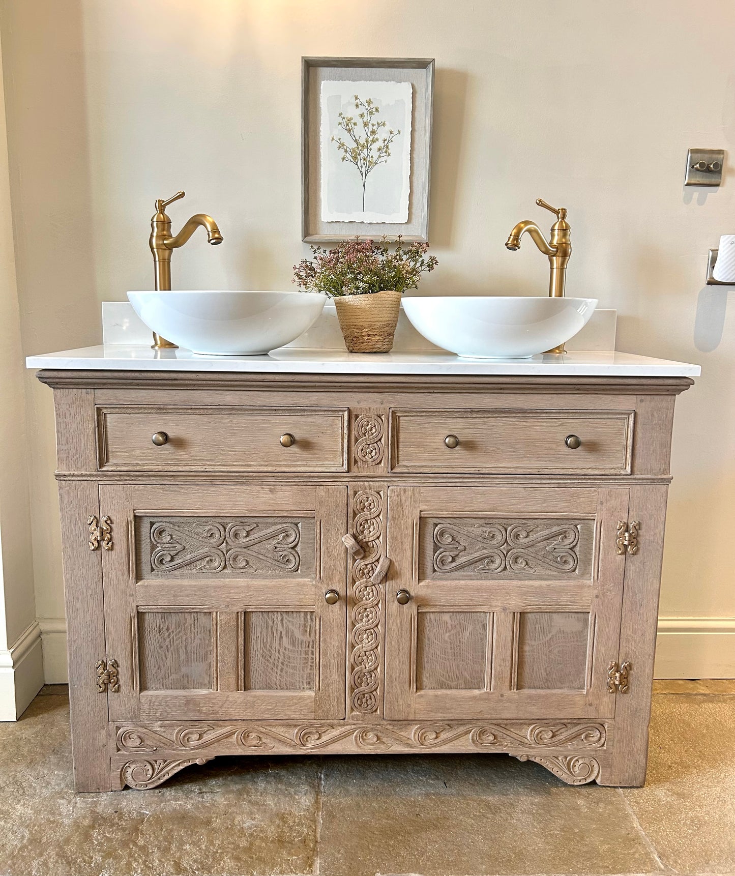 Vintage Double Vanity Sink with Marble/quartz top, Upstand and basins. 123cm Wide.