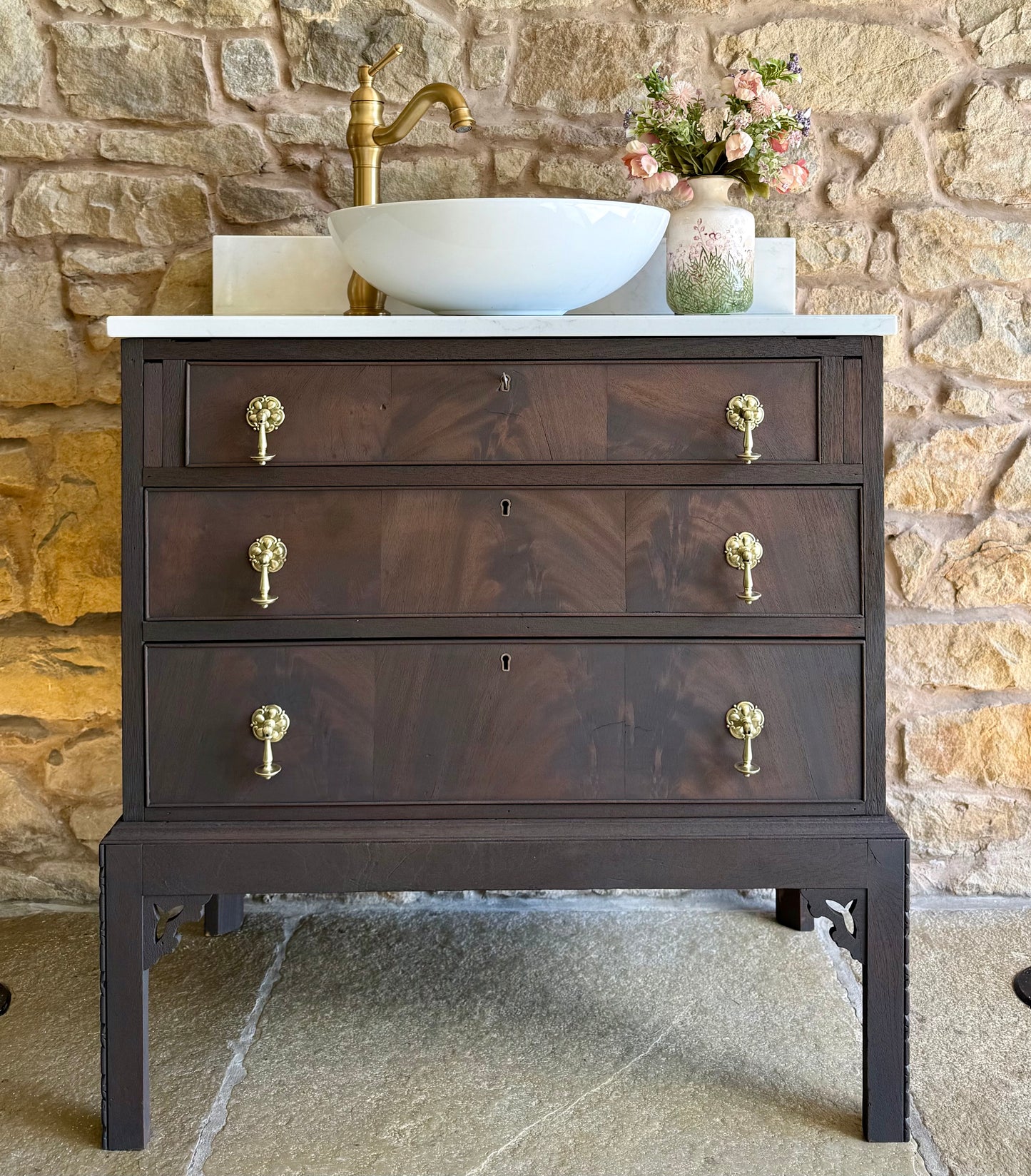 Vintage Single Vanity Sink Unit, Quartz Top, Upstand and Basin (78.5cm wide)