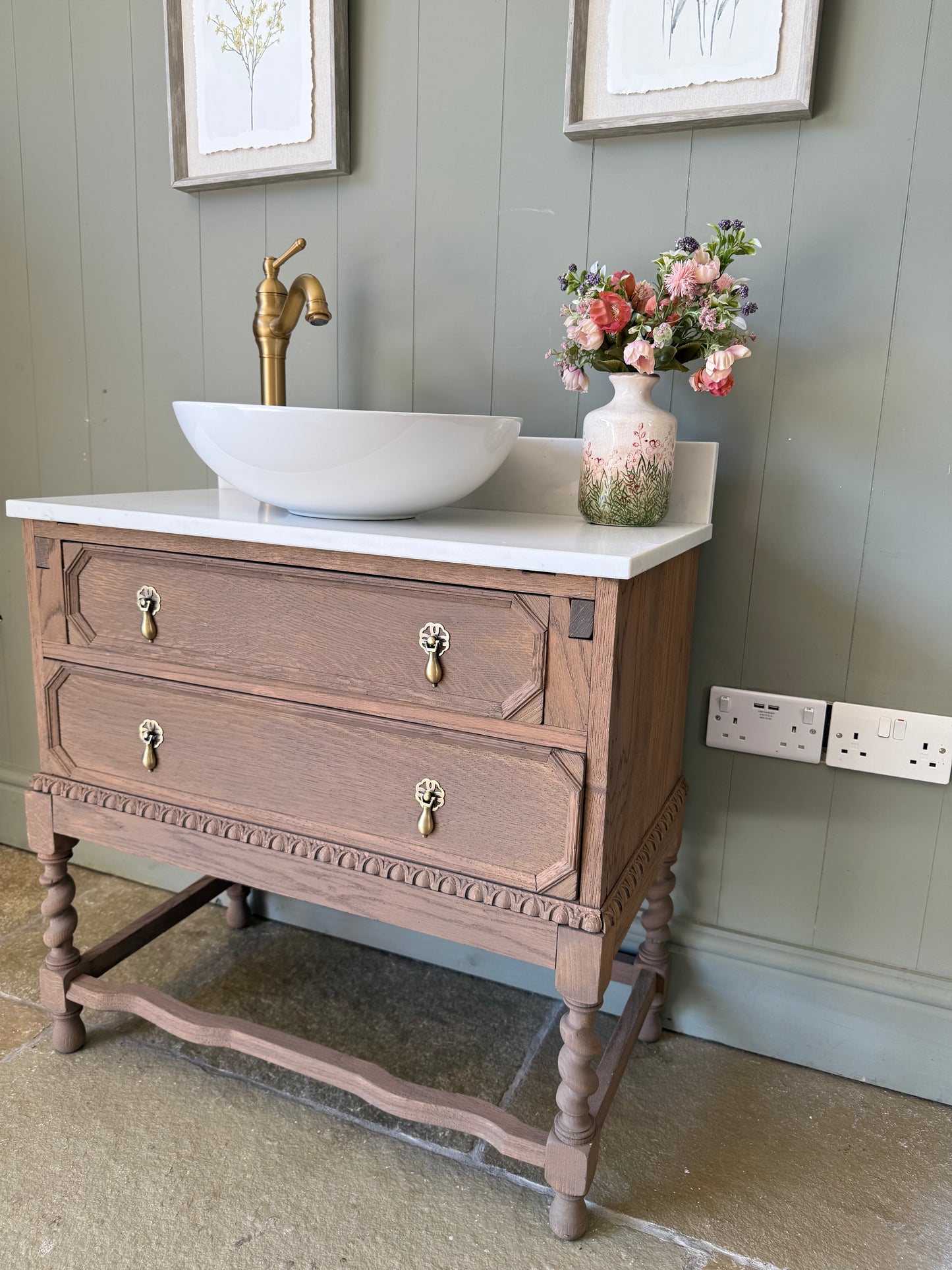 Small Vintage Vanity Sink, Quartz top, Upstand and Basin. (77cm wide)