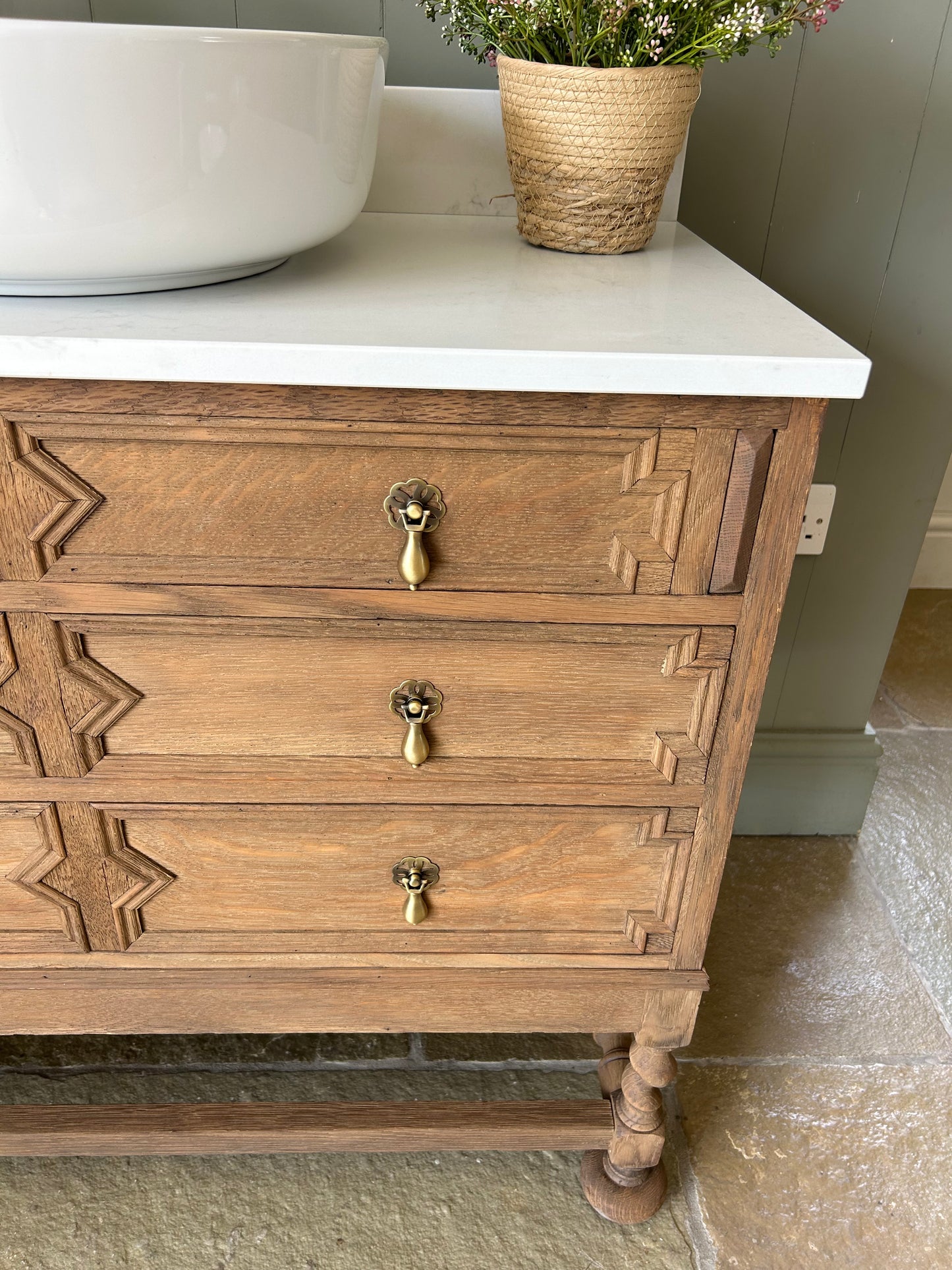 Vintage Single Oak vanity Unit, Carrara Quartz top, Upstand and counter top basin (93cm wide)