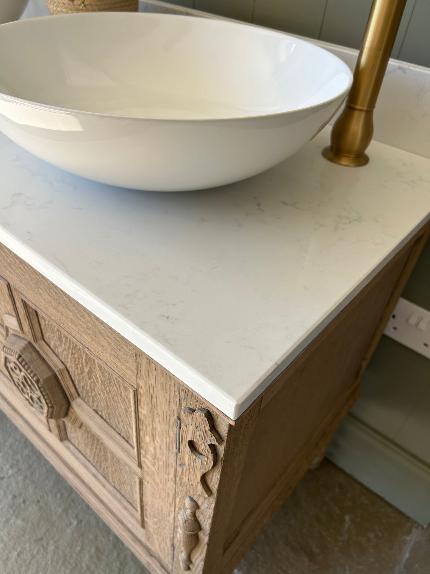 Ornate Vintage Double Vanity Sink, quartz top, Upstand and basins. 121cm wide