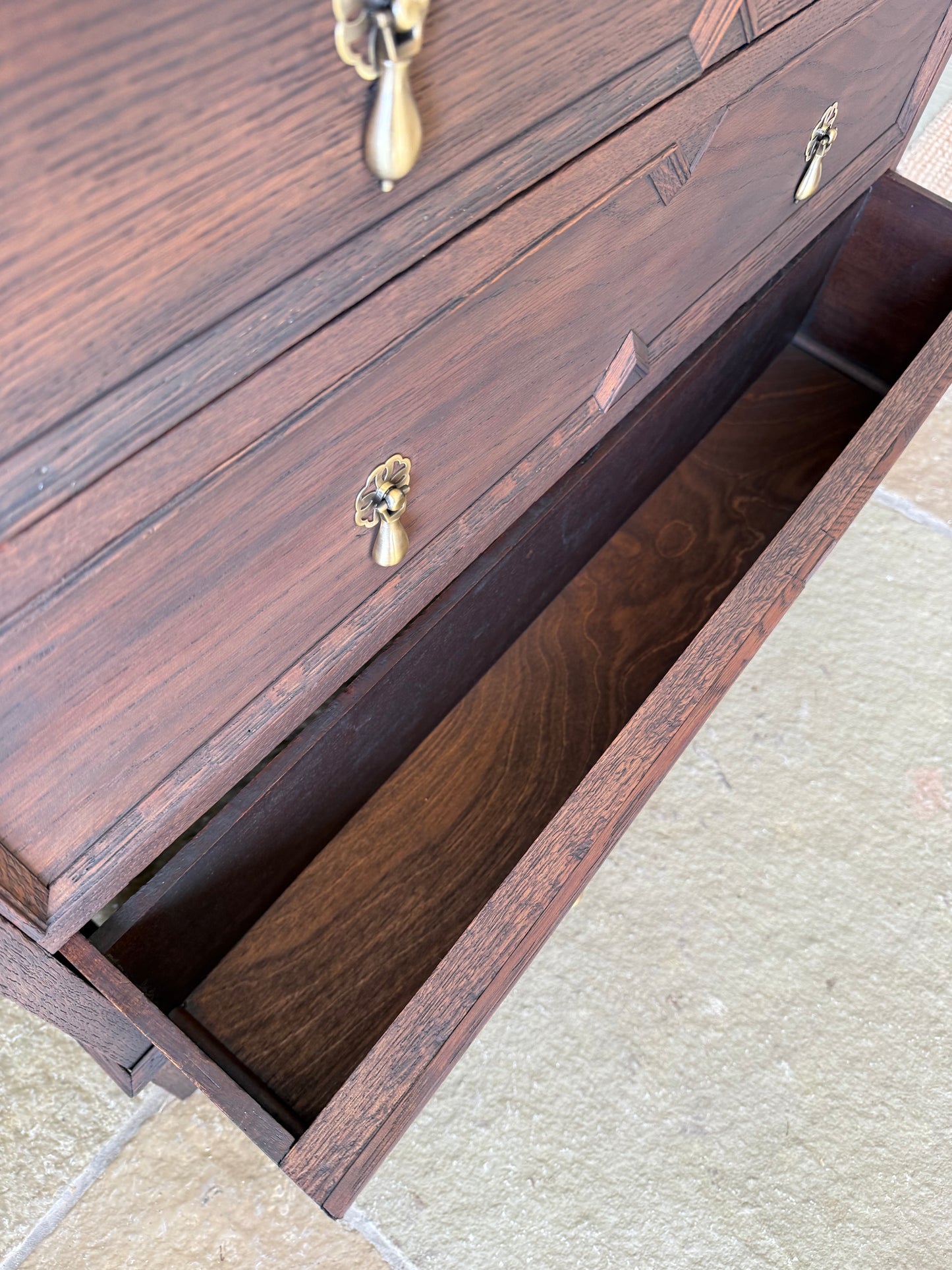 Vintage Single Vanity Sink, Quartz top, Upstand and basin. (89cm wide)