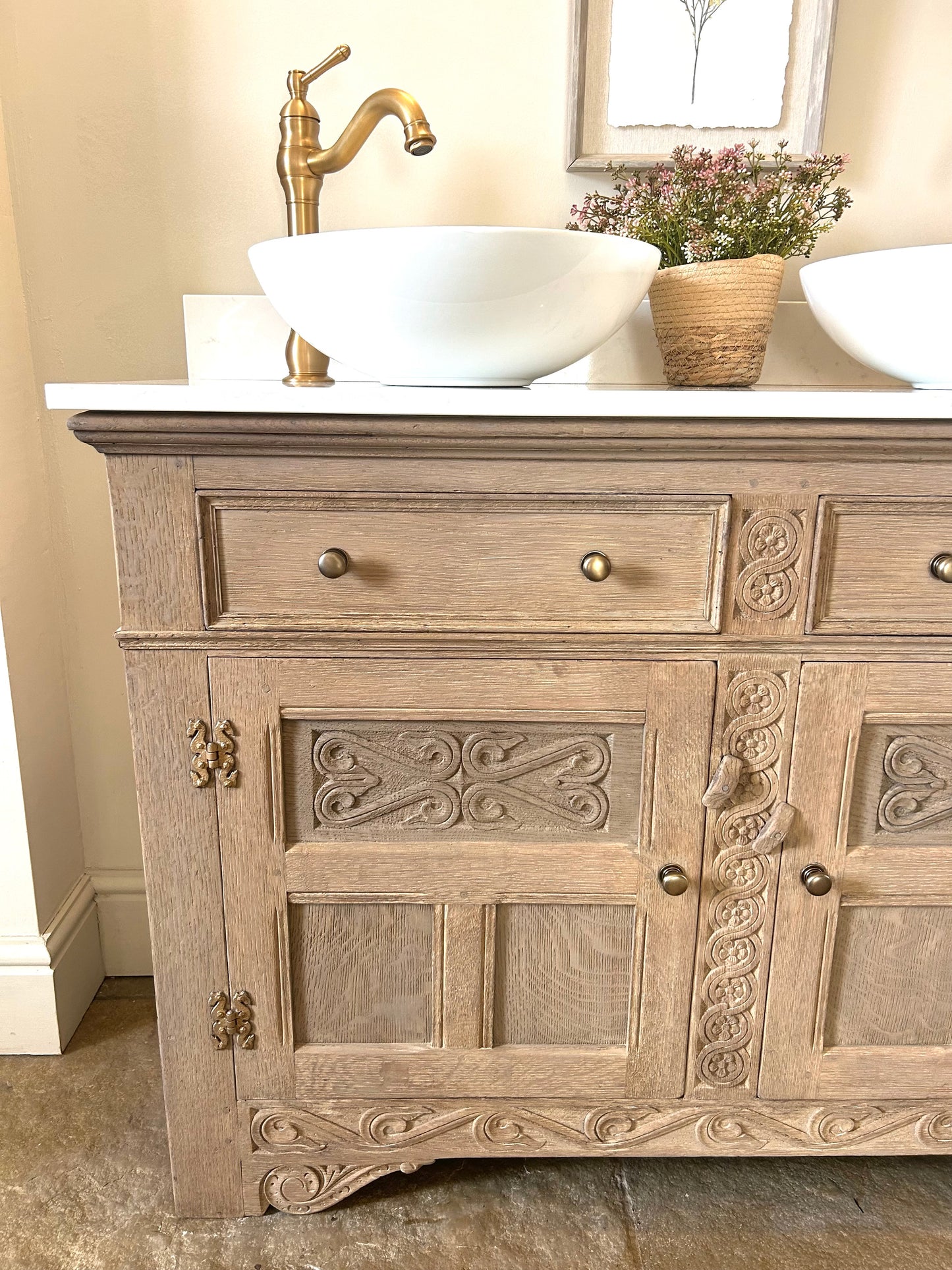 Vintage Double Vanity Sink with Marble/quartz top, Upstand and basins. 123cm Wide.