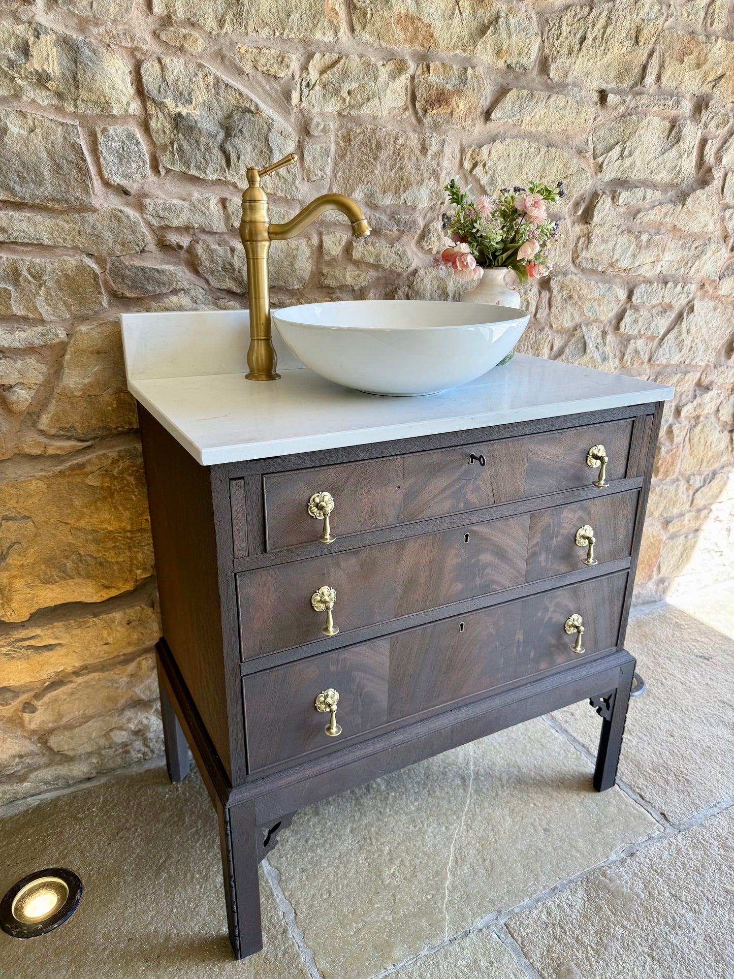 Vintage Single Vanity Sink Unit, Quartz Top, Upstand and Basin (78.5cm wide)