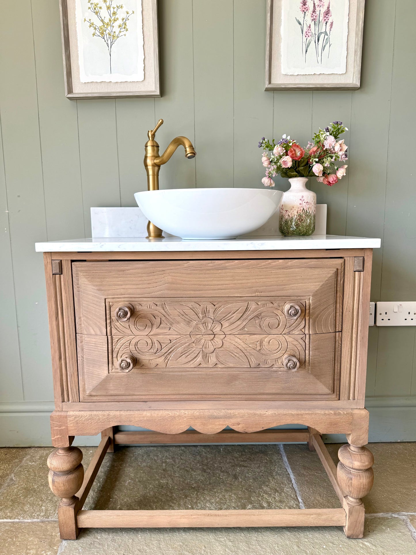 Vintage Sink Vanity Sink, Carrara Quartz top, Upstand and Basin (78cm wide)