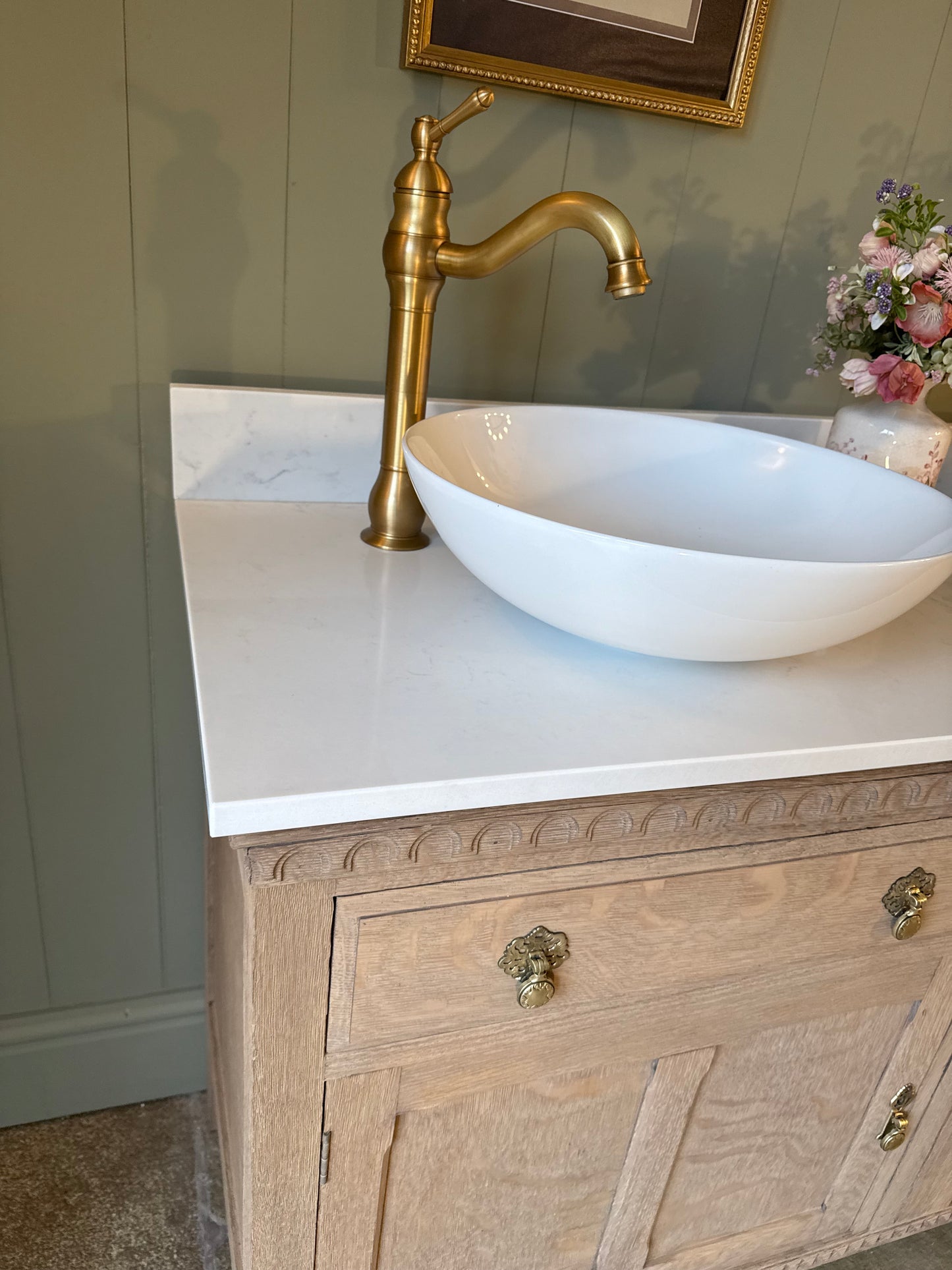 Vintage Oak Double Vanity Sink, Quartz top, Upstand and two basins. (139cm wide)