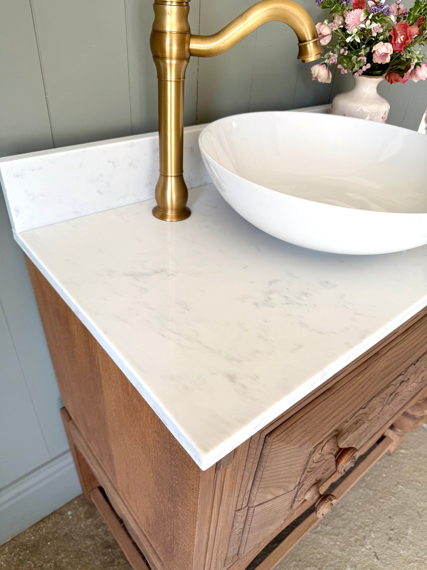 Vintage Sink Vanity Sink, Carrara Quartz top, Upstand and Basin (78cm wide)