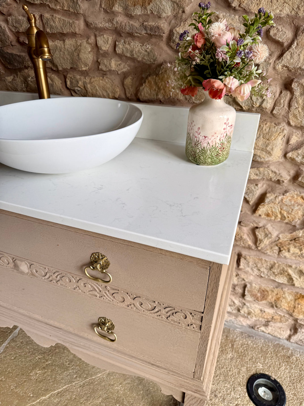 Single Vintage Oak Vanity Sink Unit, Quartz top, Upstand and basin. (90cm wide)