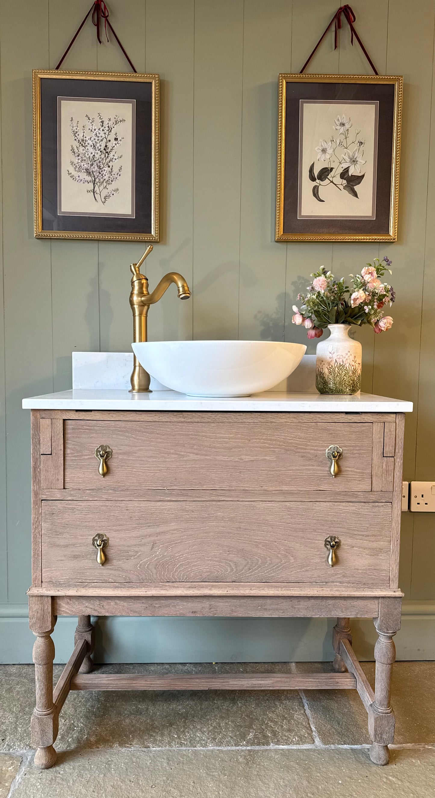 Single Vintage Vanity Unit, Quartz top, Upstand and basin (78cm wide)