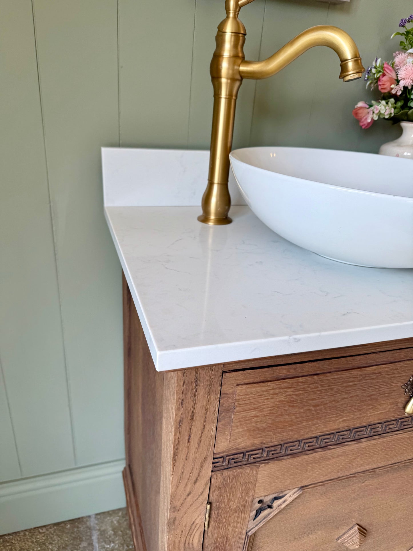 Vintage Oak Double Vanity Sink, Quartz top, Upstand and basins. (124cm wide)
