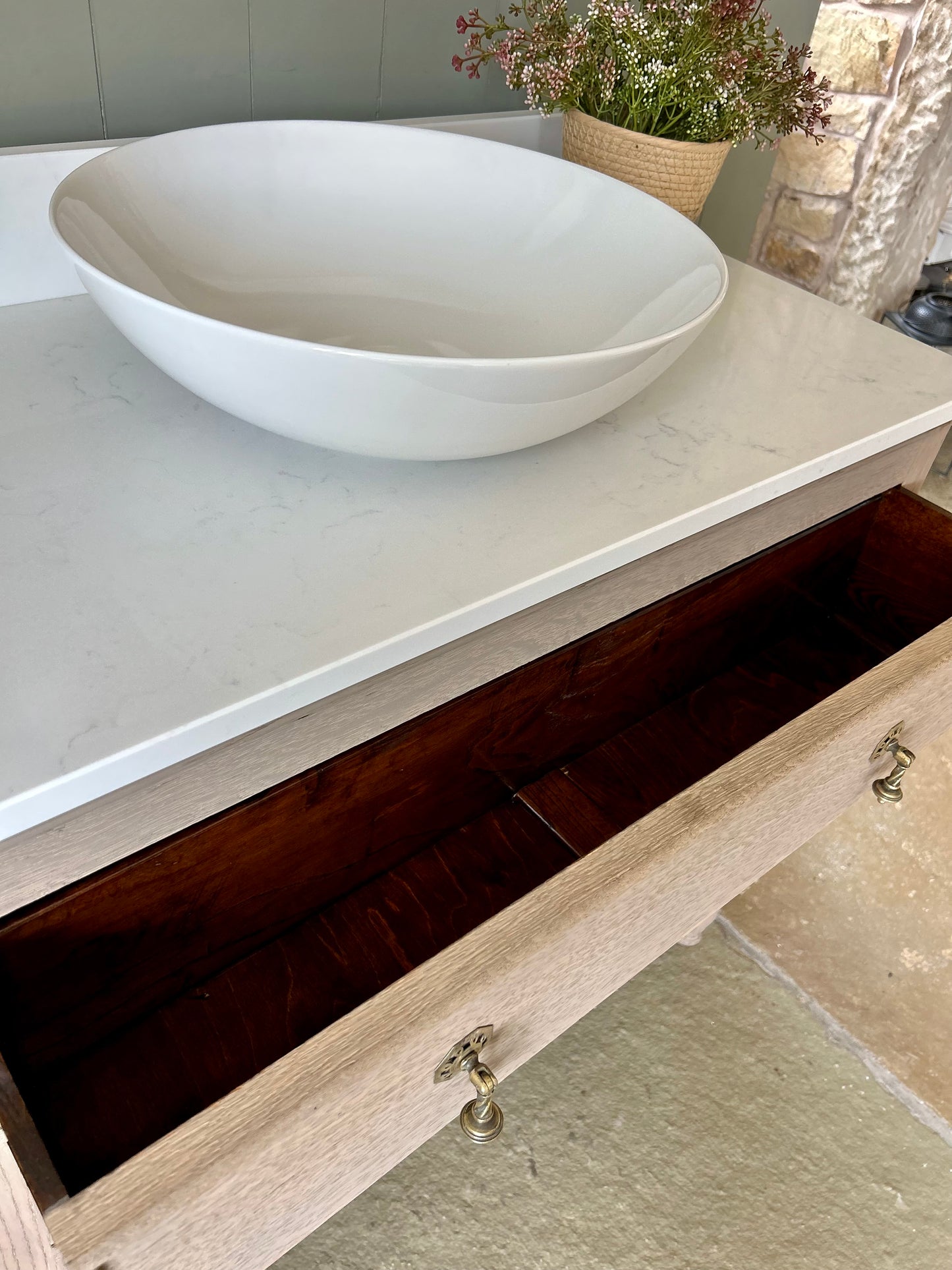 Single Vanity Sink, Quartz Top, Upstand and two basins (94cm wide)