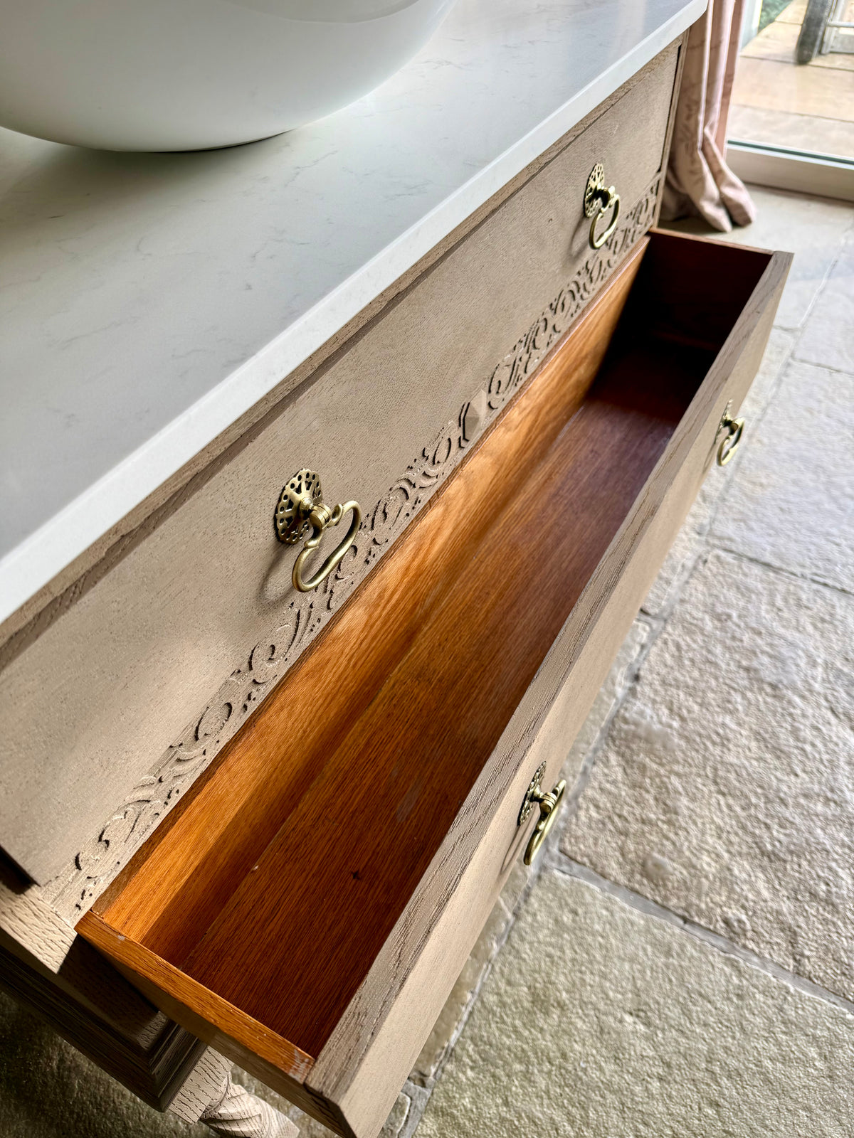 Single Vintage Oak Vanity Sink Unit, Quartz top, Upstand and basin. (90cm wide)