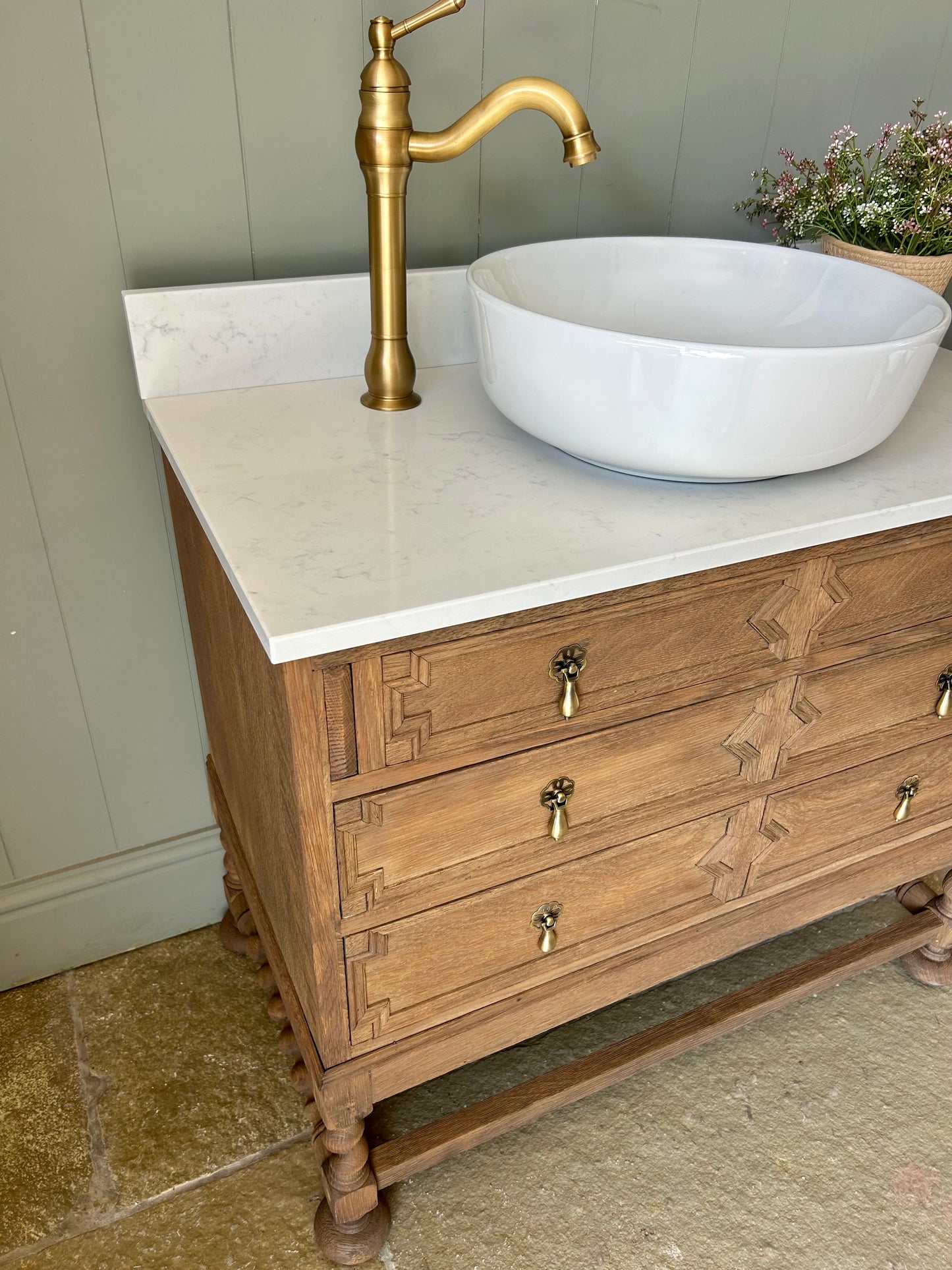 Vintage Single Oak vanity Unit, Carrara Quartz top, Upstand and counter top basin (93cm wide)