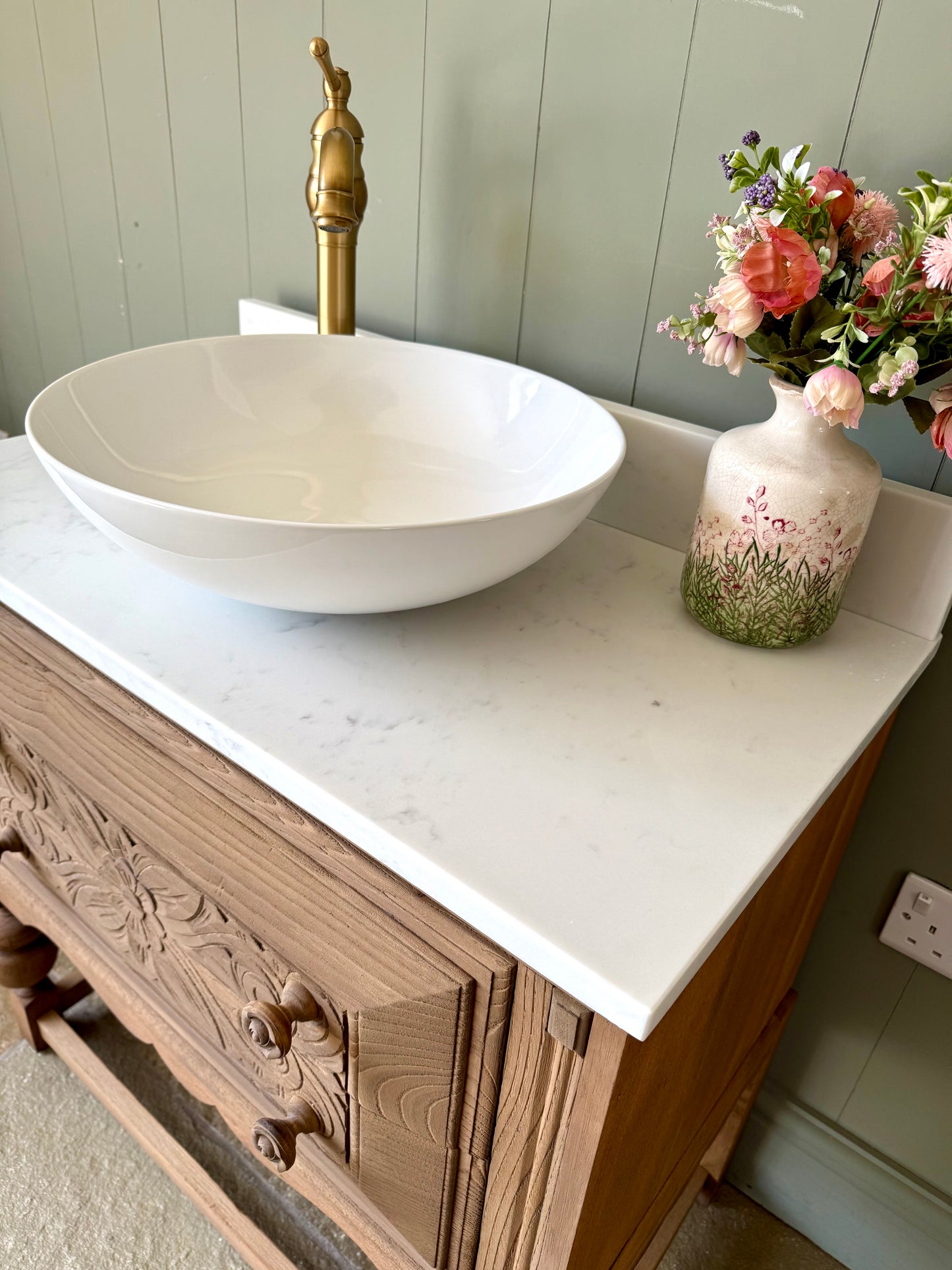 Vintage Sink Vanity Sink, Carrara Quartz top, Upstand and Basin (78cm wide)