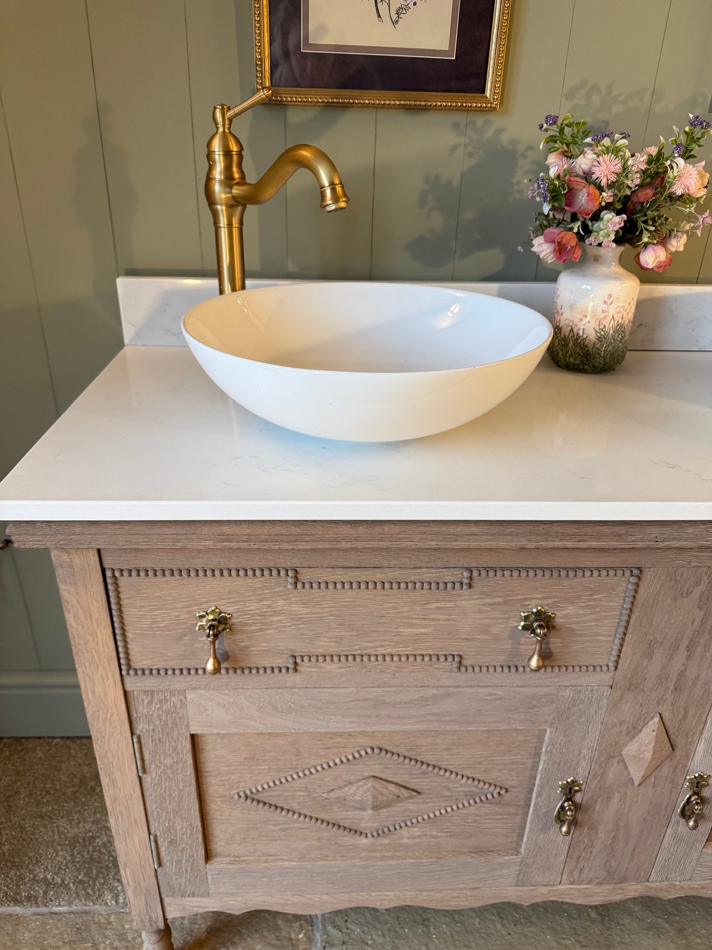 Double Vintage Vanity Sink, Quartz top, Upstand and two basins. (139cm wide)