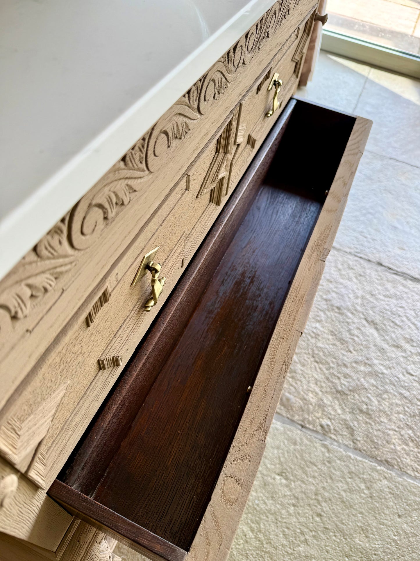 Beautiful Antique Solid Oak Vanity Sink Unit, Quartz Top, Upstand and Basin (90cm wide)