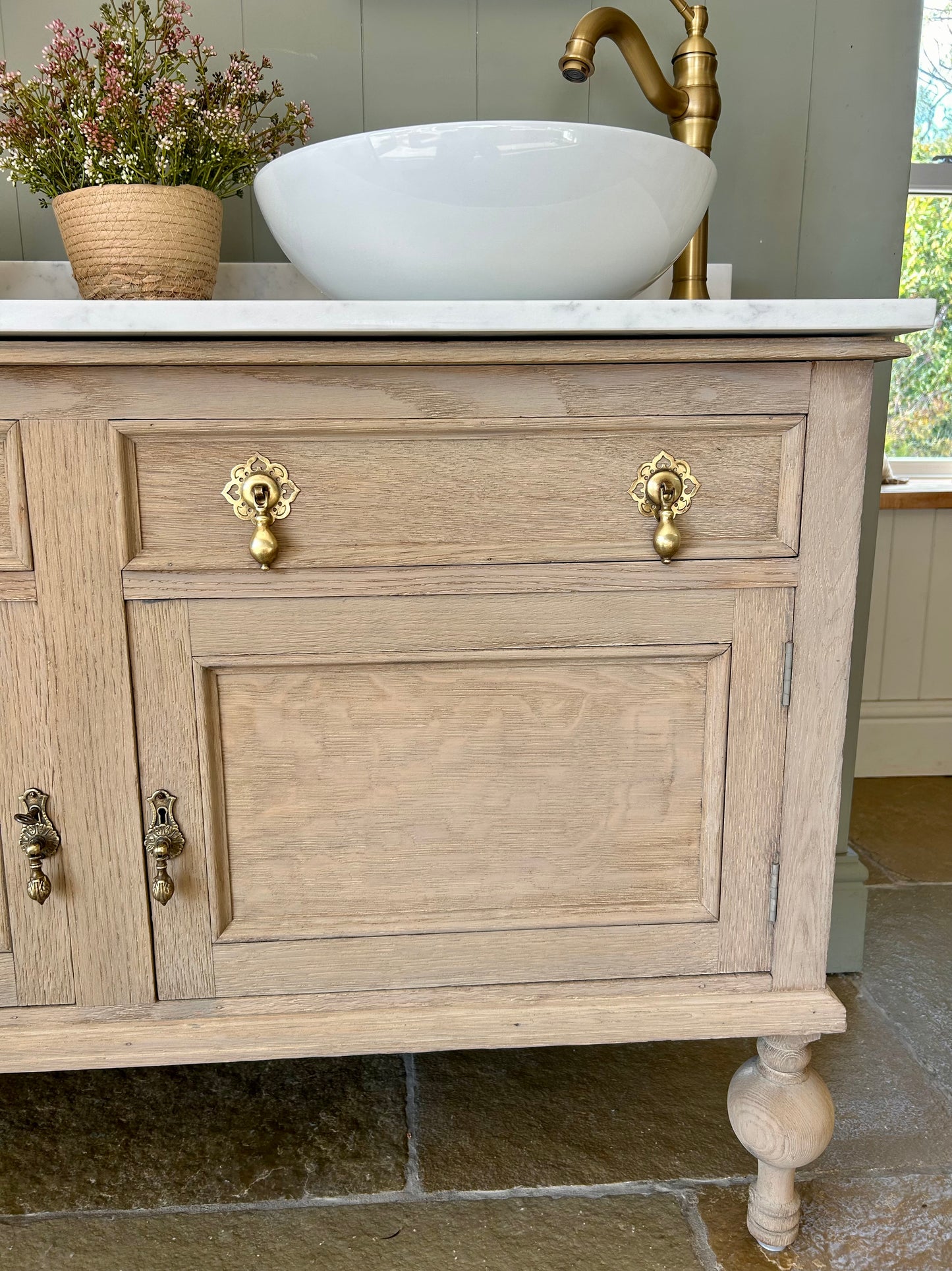 Double Vanity Sink with Quartz top finished in Weathered Oak 124 cm wide.