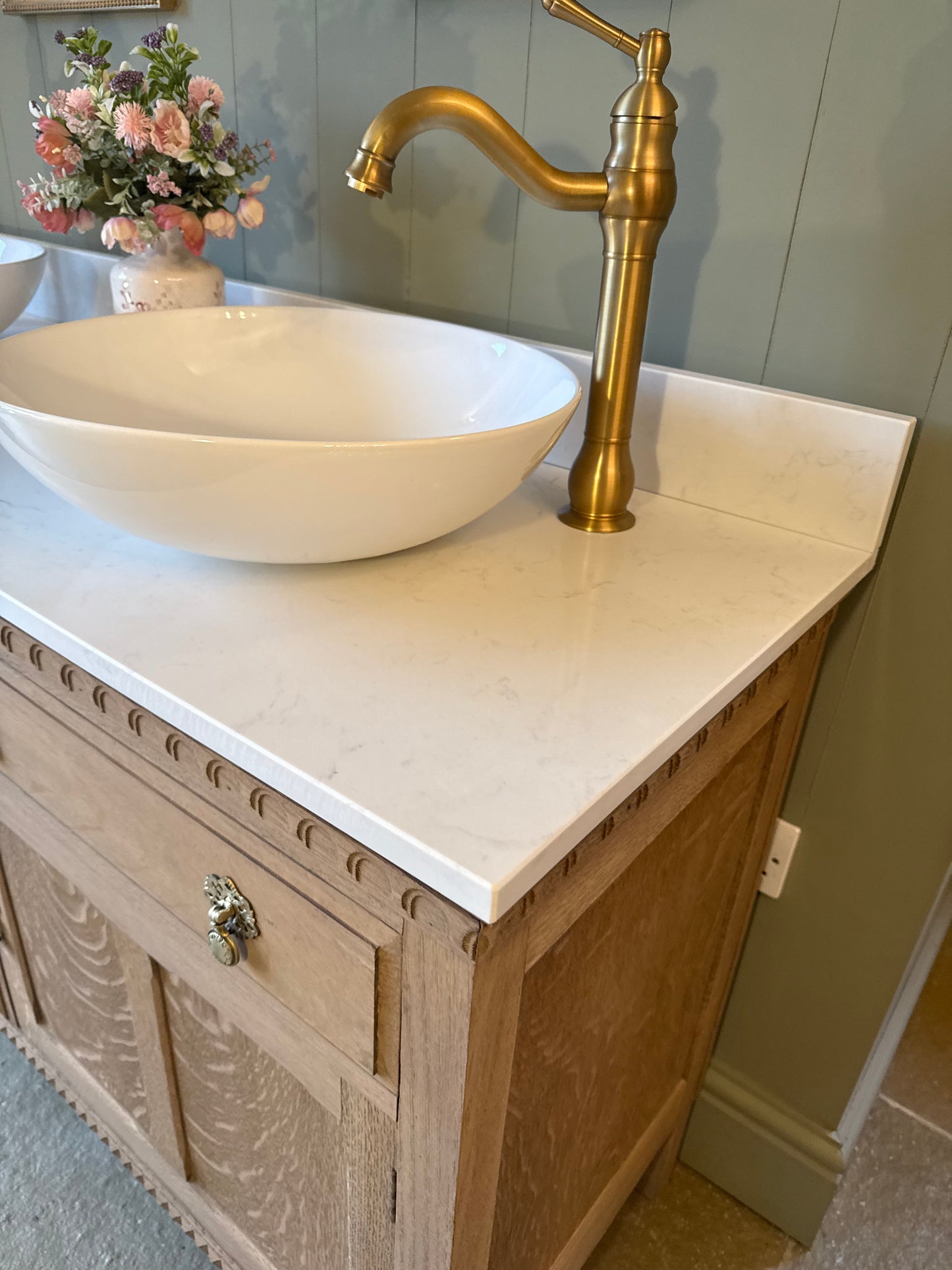 Vintage Oak Double Vanity Sink, Quartz top, Upstand and two basins. (139cm wide)