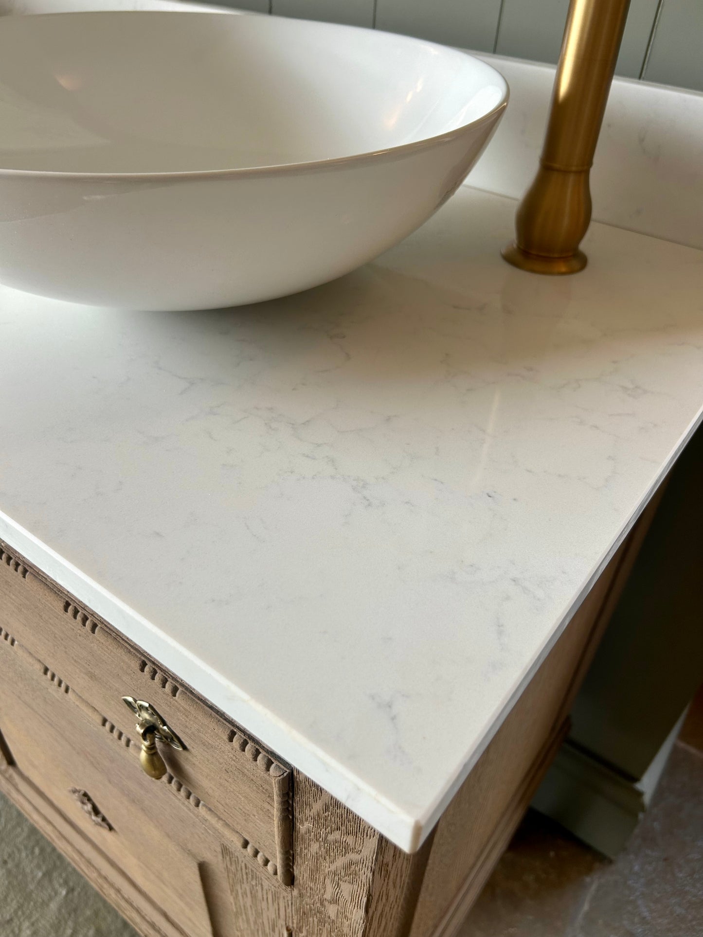 Large Double Vanity Sink 152.5cm wide. Solid light Oak, quartz top and basins.