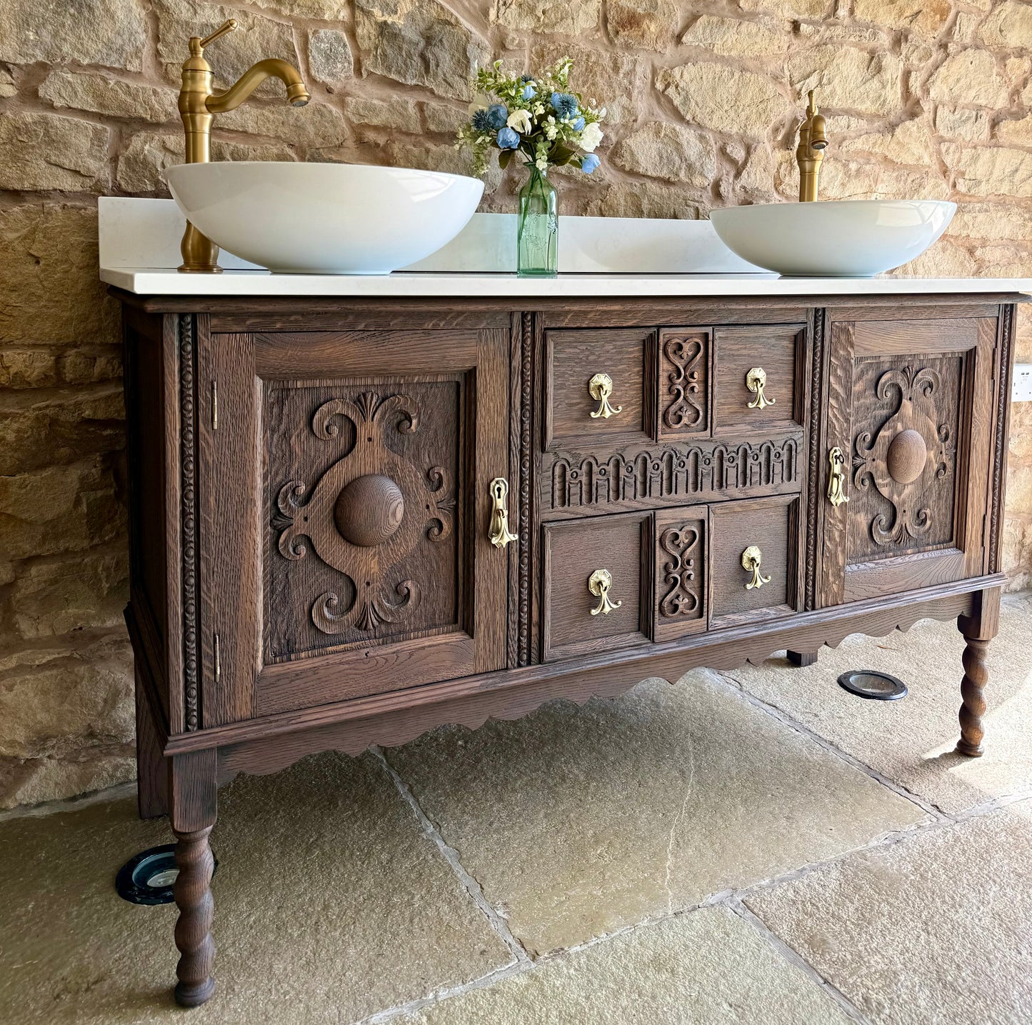 Beautiful Vintage Double Vanity Sink Unit, Quartz Top, Upstand and two basins. (139cm wide)