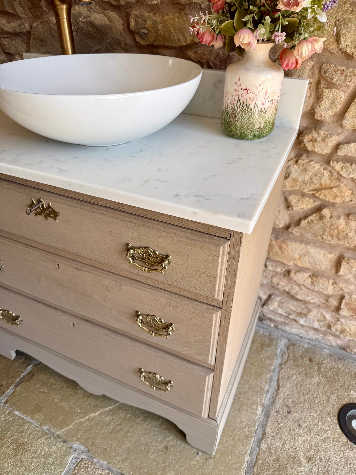 Single Light Oak Vintage Vanity Sink Unit, Quartz Top, Upstand and Basin