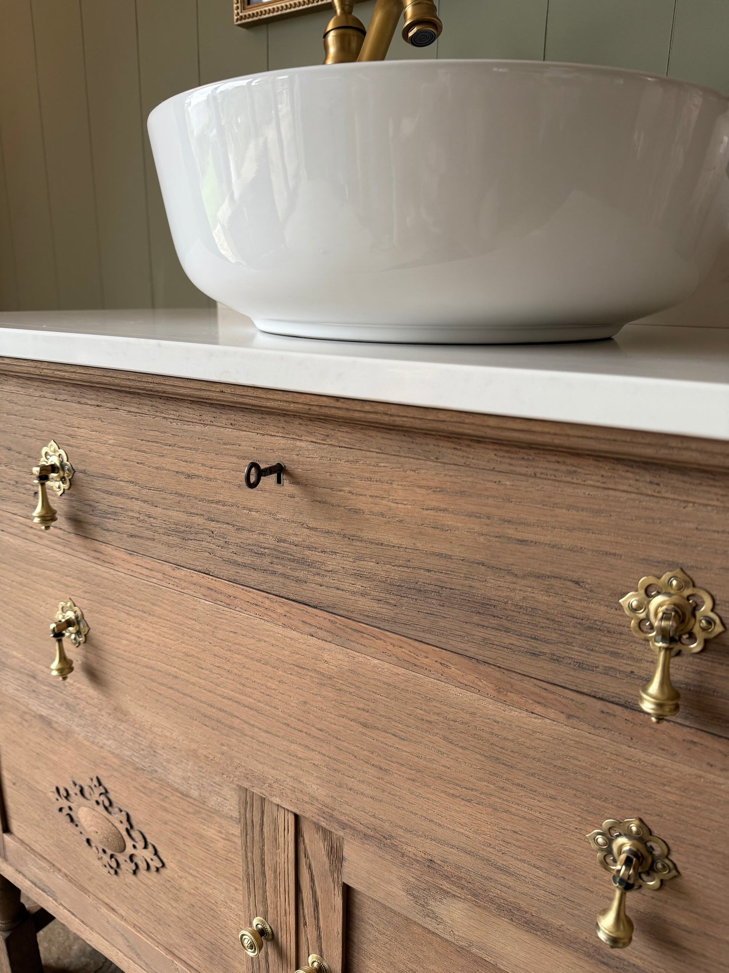 Vintage Single Vanity Sink (mid oak), Carrara Quartz top, Upstand and  basin (101cm wide)