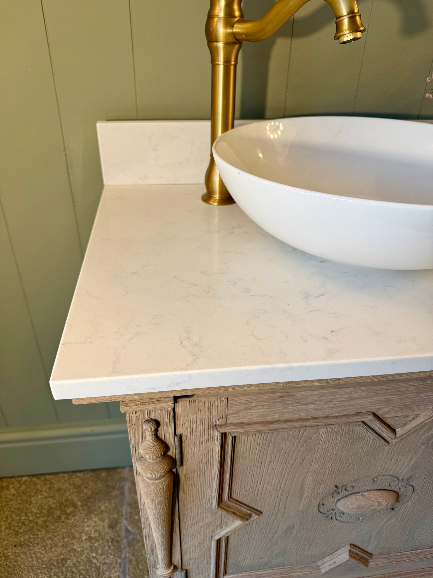 Double Vanity Sink, Quartz top, Upstand and two basins ( 124cm wide)