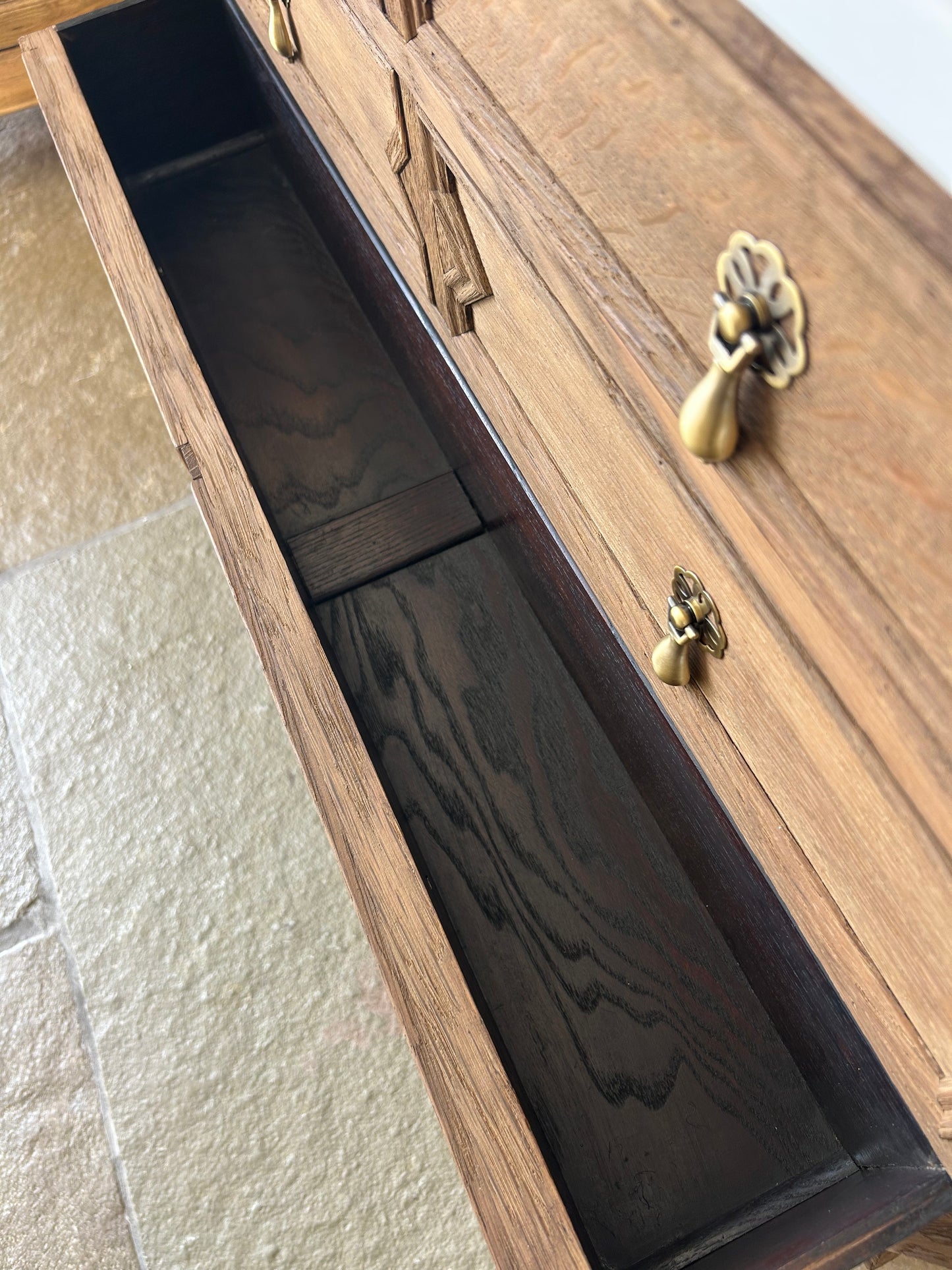 Vintage Single Oak vanity Unit, Carrara Quartz top, Upstand and counter top basin (93cm wide)