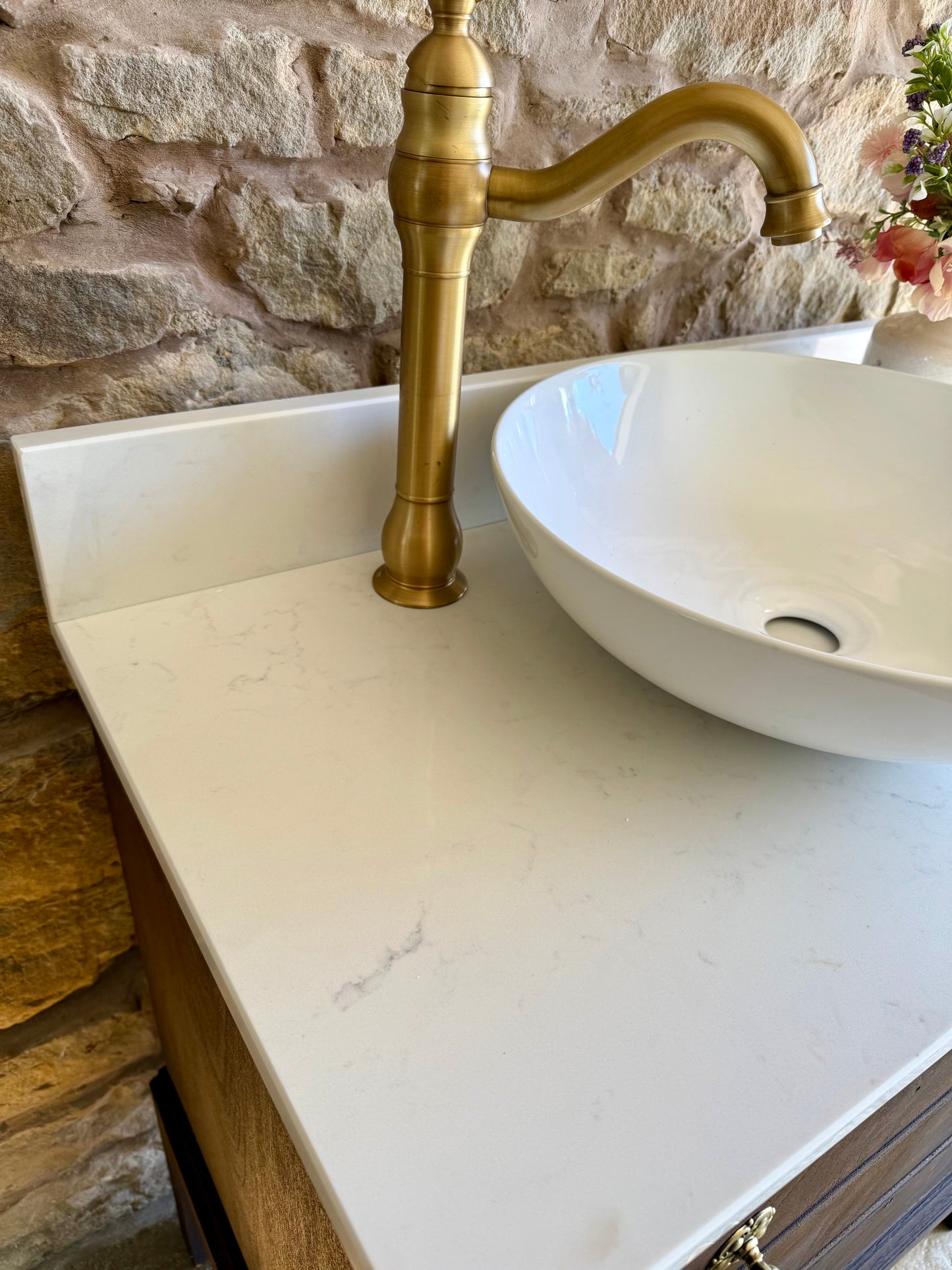 Vintage Single Vanity Sink Unit, Quartz Top, Upstand and Basin (78.5cm wide)